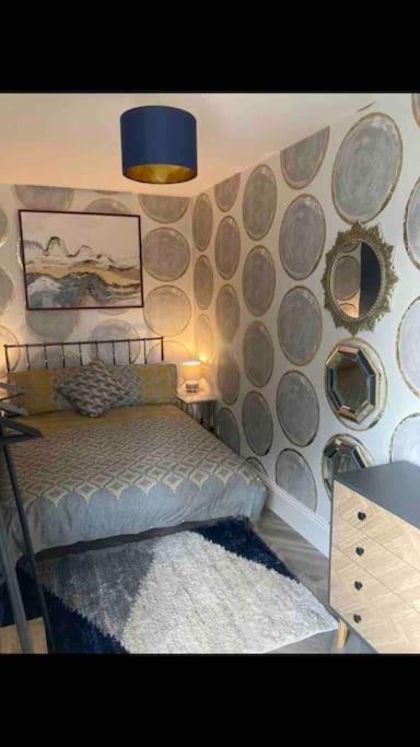 Spacious Semi-detached Southsea House, Free Parking On Drive *
