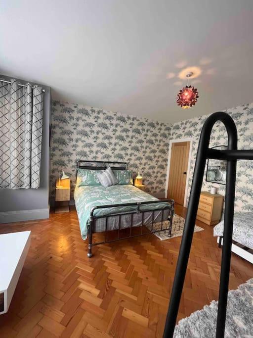 Holiday home Spacious Semi-detached Southsea House, Free Parking On Drive