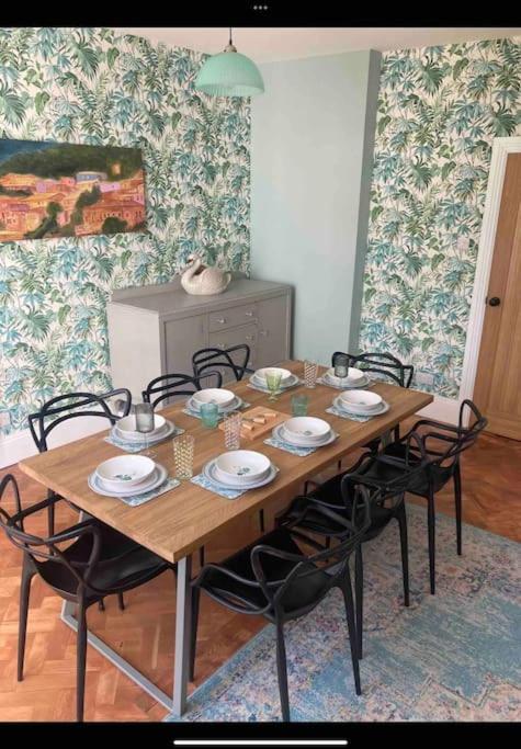 Spacious Semi-detached Southsea House, Free Parking On Drive Holiday home Portsmouth