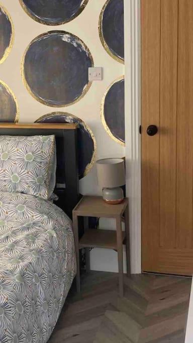 Spacious Semi-detached Southsea House, Free Parking On Drive