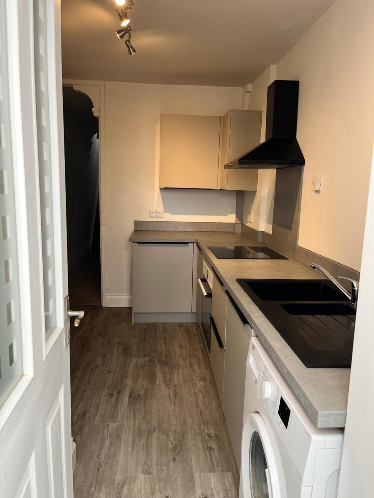 Southsea - Three Bedroom Home, Sleeps 8 - With Garden & Hot Tub * Portsmouth