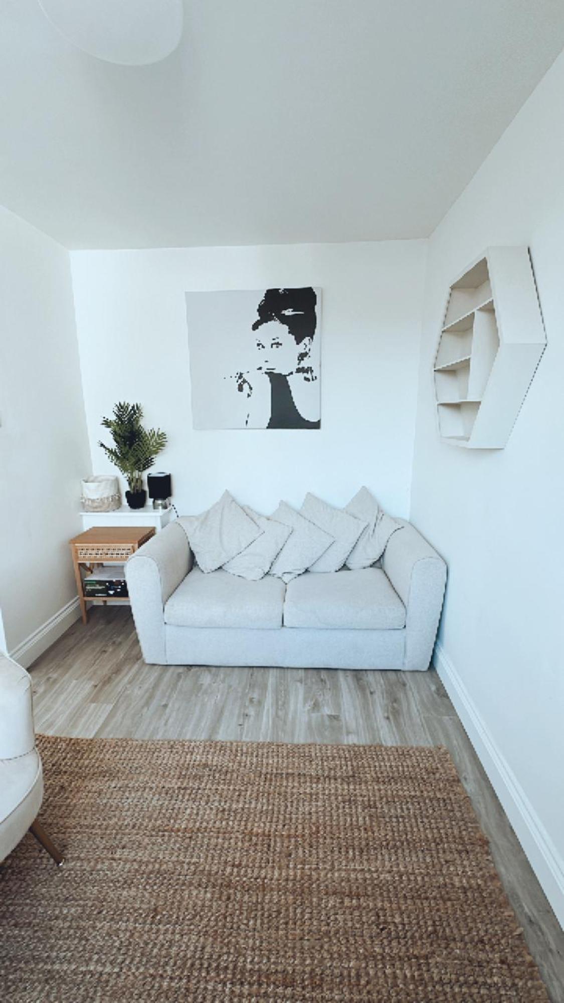 Southsea - Three Bedroom Home, Sleeps 8 - With Garden & Hot Tub Portsmouth