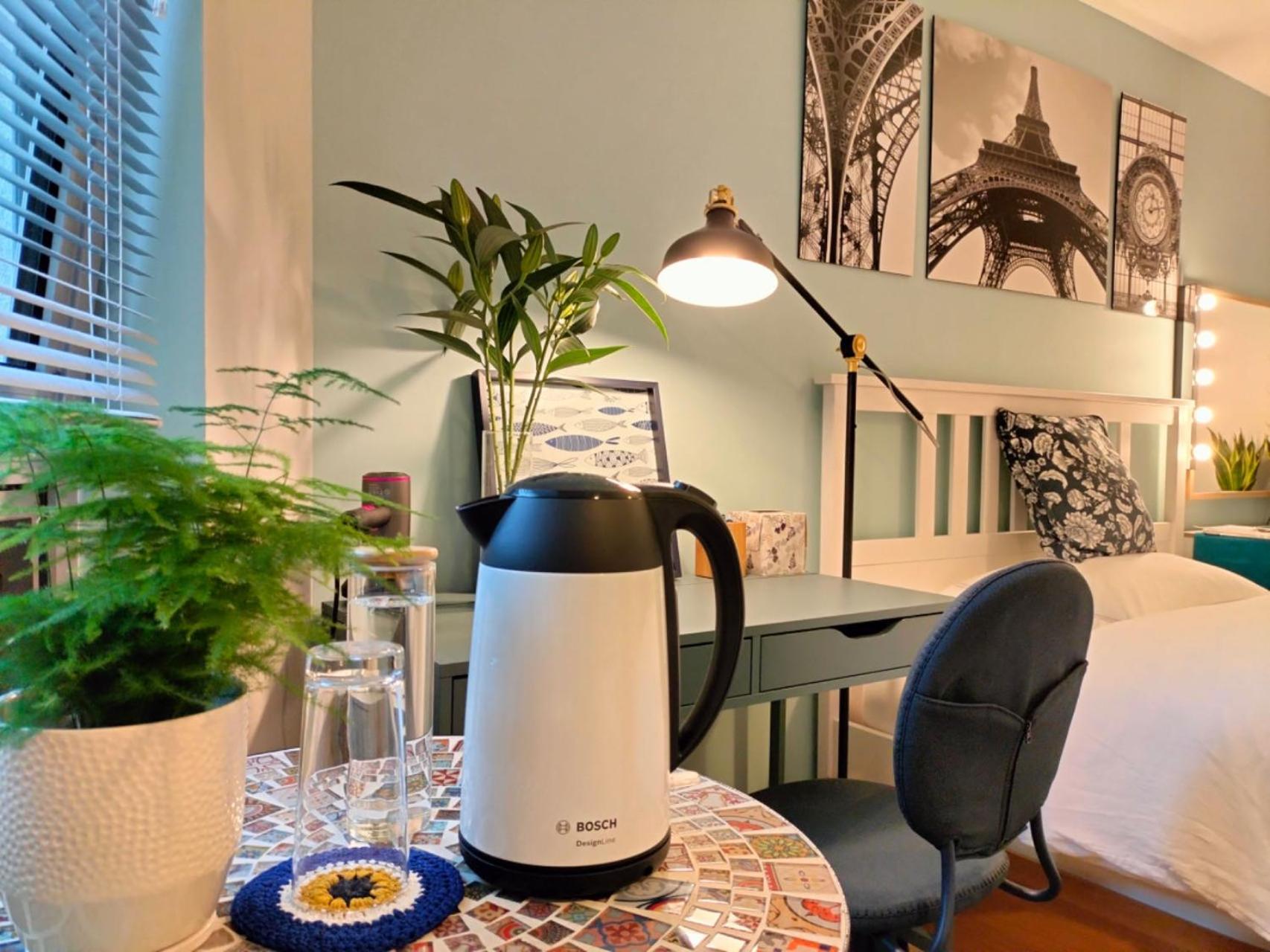 Guest house A Stylish Flat Offering A Private Bedroom Near Landmark Of *