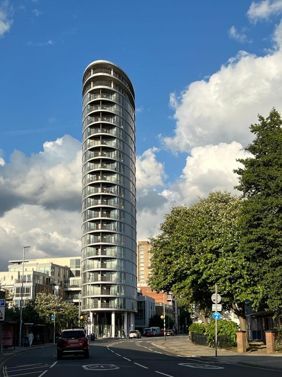 A Stylish Flat Offering A Private Bedroom Near Landmark Of Guest house *
