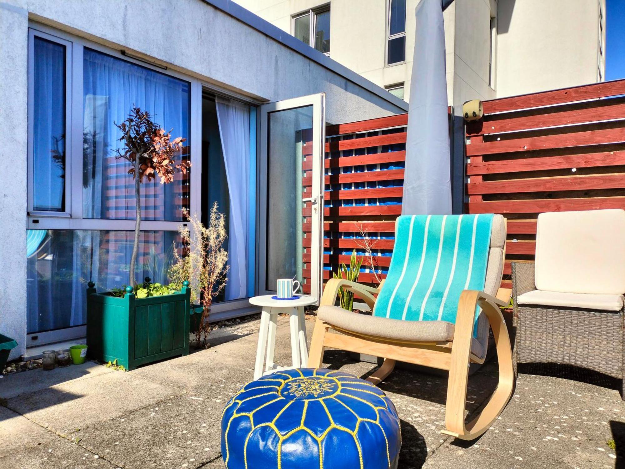 A Stylish Flat Offering A Private Bedroom Near Landmark Of Guest house