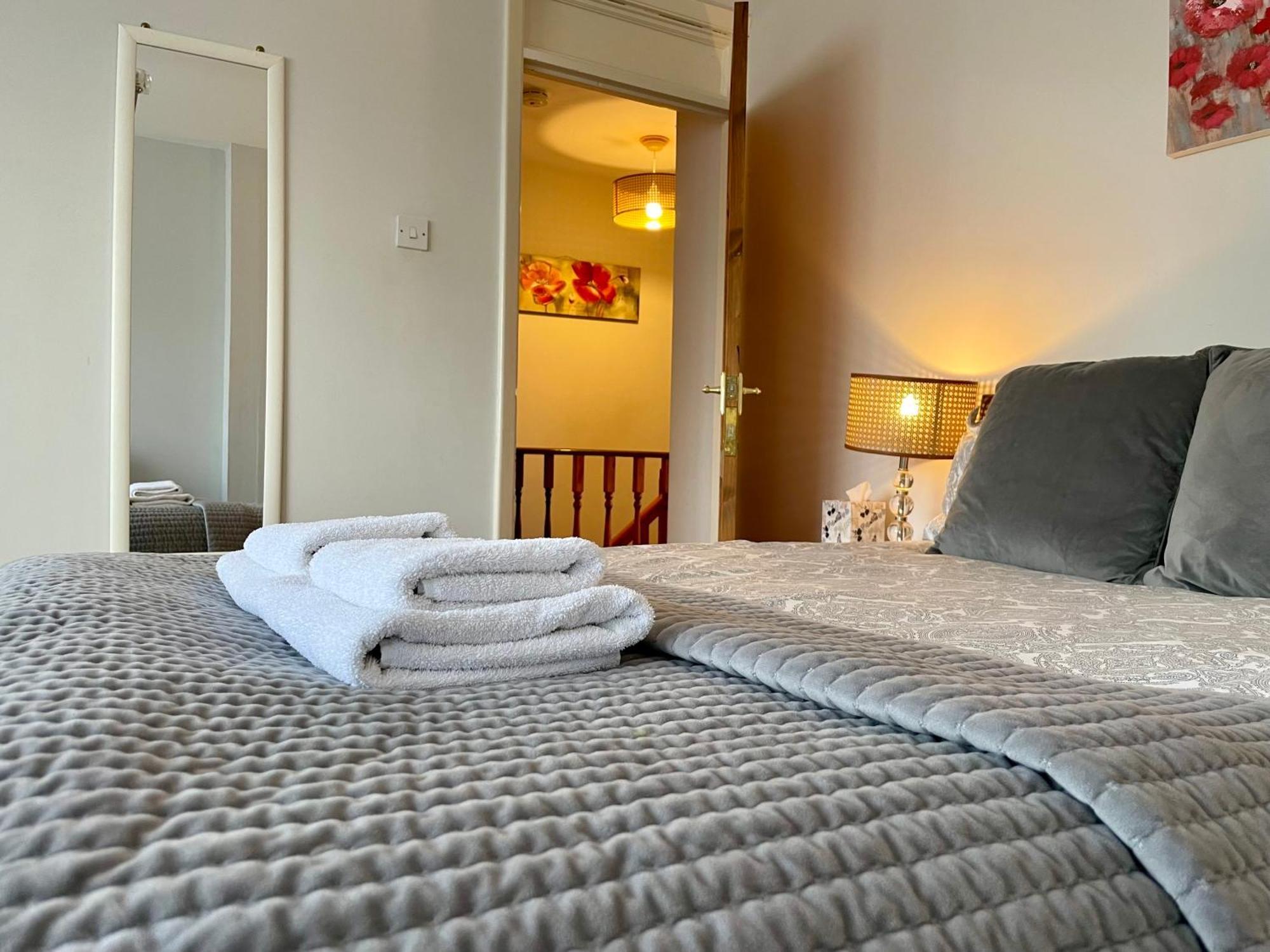 Somers House - Pet Friendly & Parking Holiday home Portsmouth