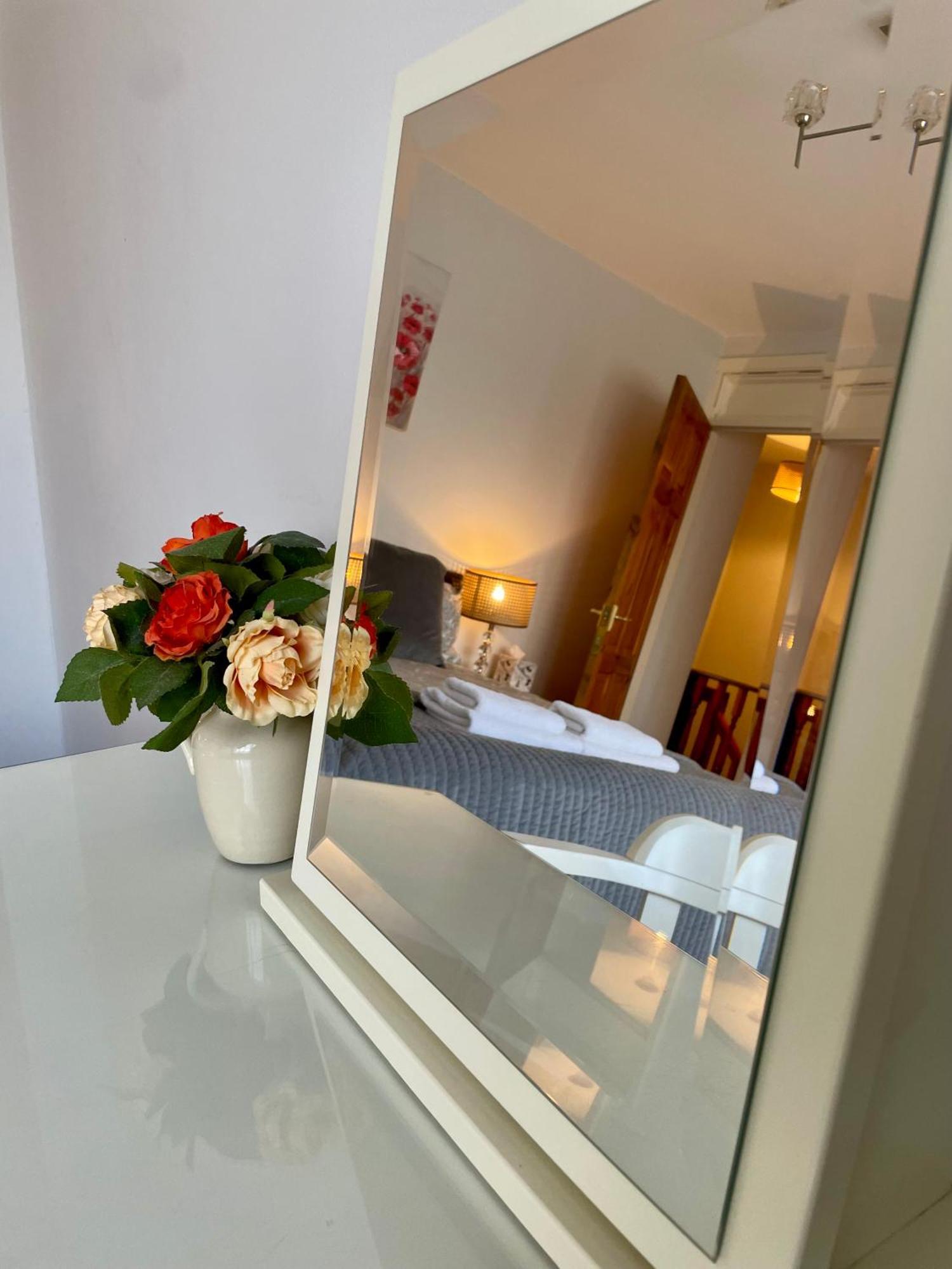 Somers House - Pet Friendly & Parking Holiday home *