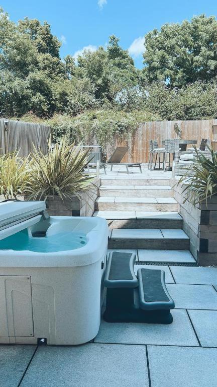Luxury - Hot Tub - Sea Views - Sleeps 8