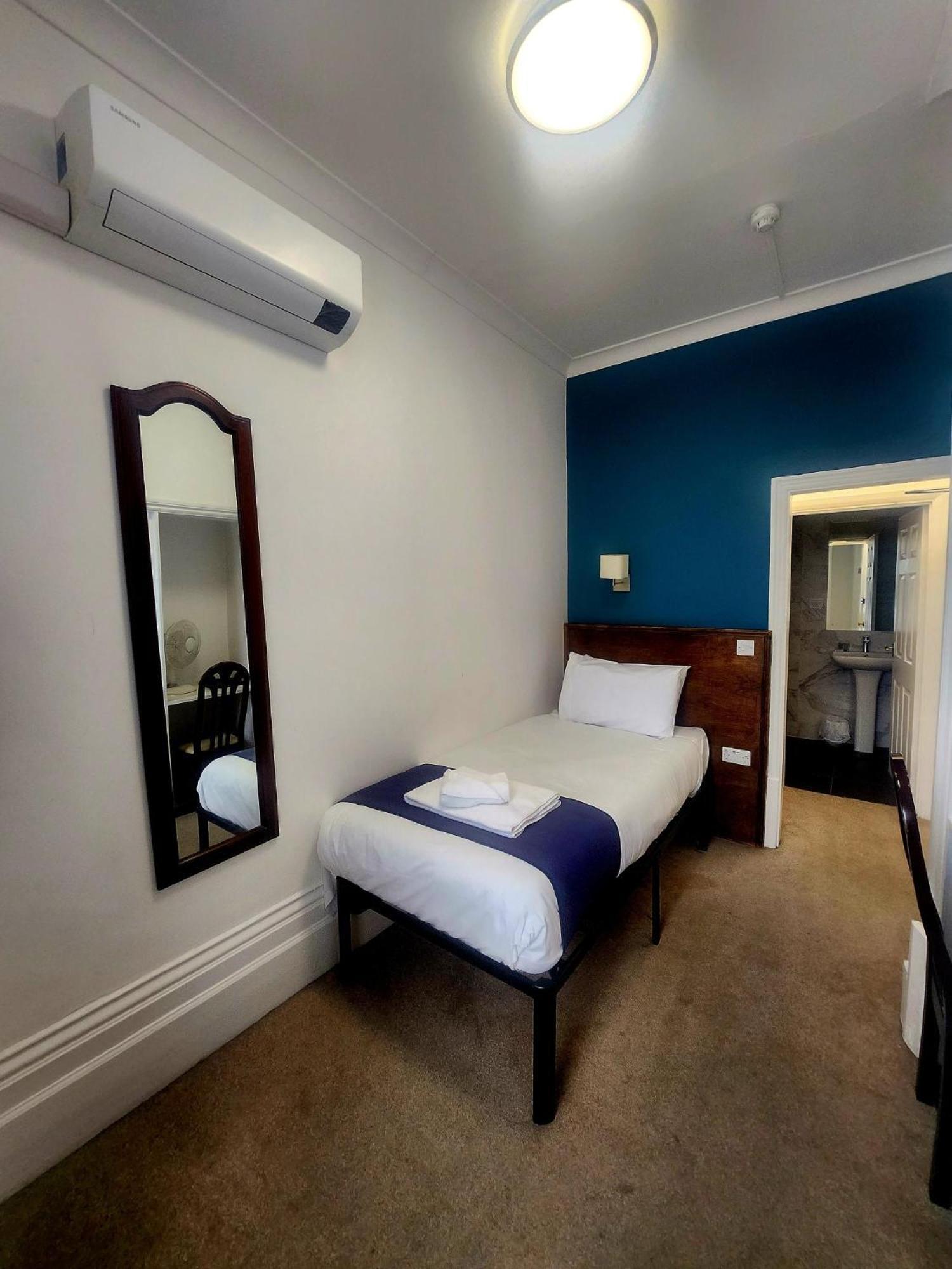 Keppels Head Hotel 3*