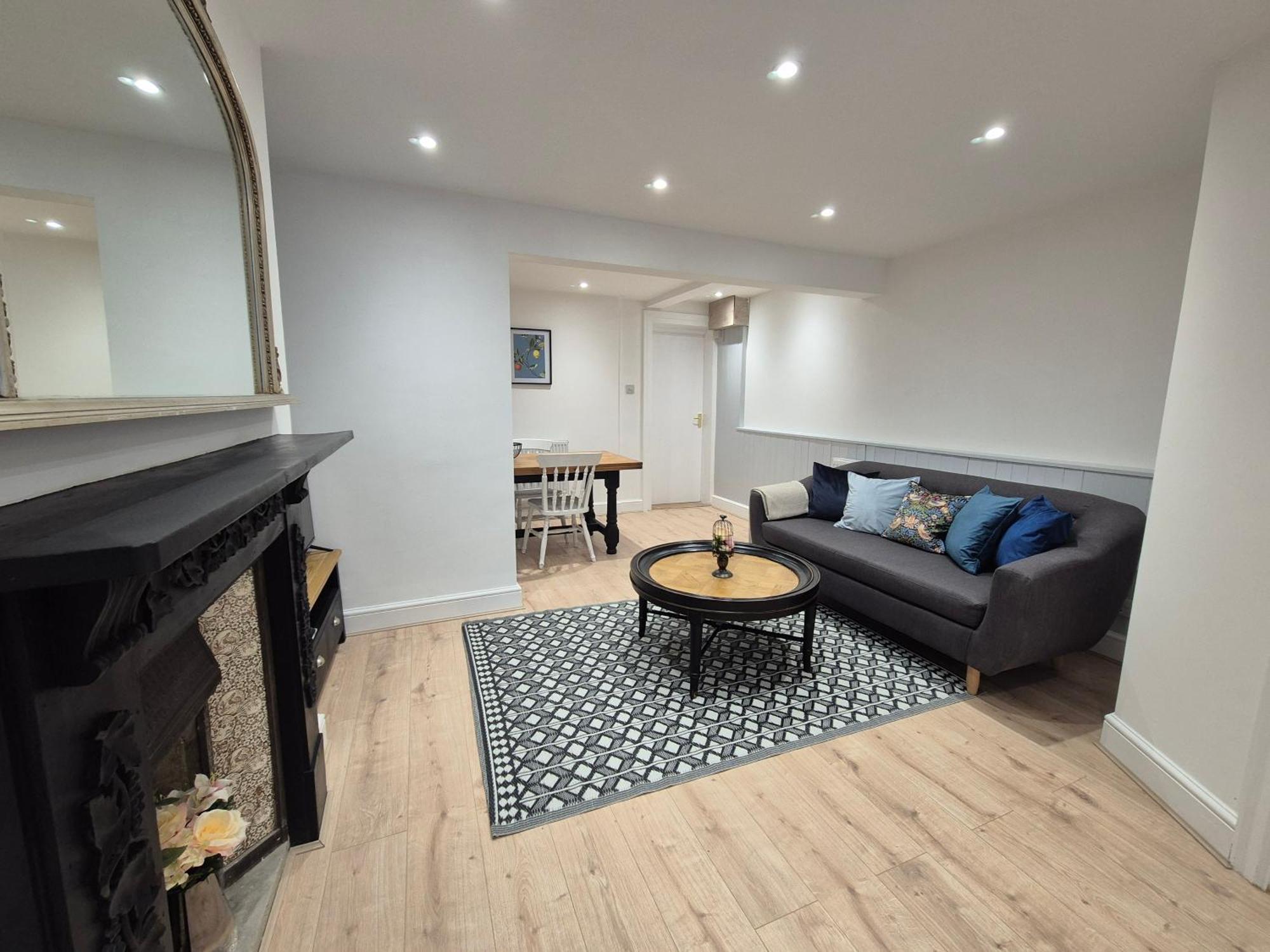 #26a Newly Refurbished Garden Apartment *