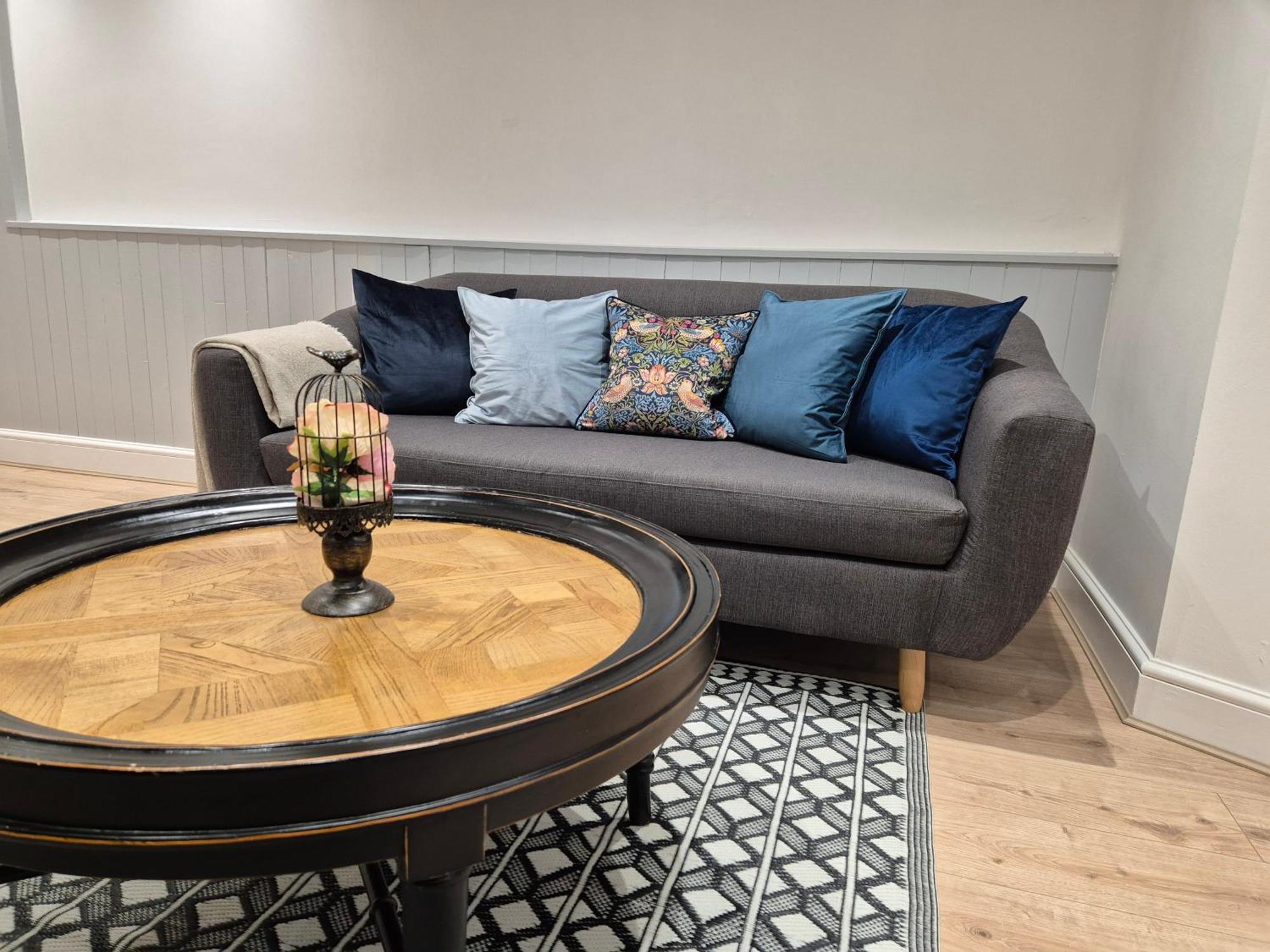 #26a Newly Refurbished Garden Apartment *