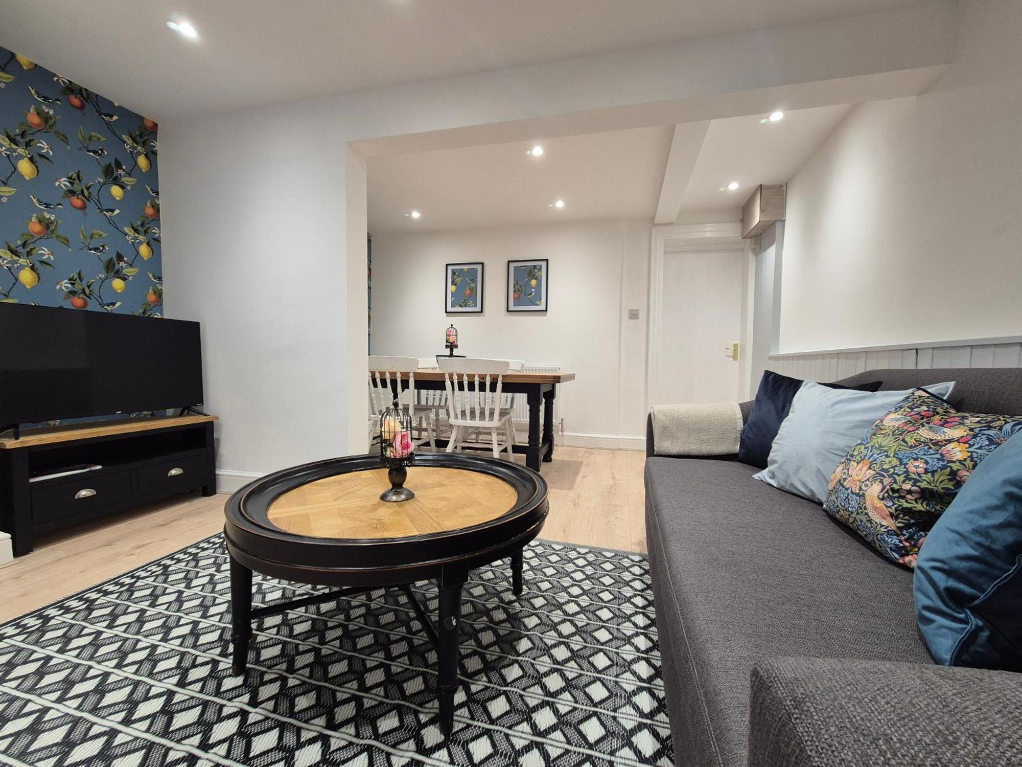 #26a Newly Refurbished Garden Apartment