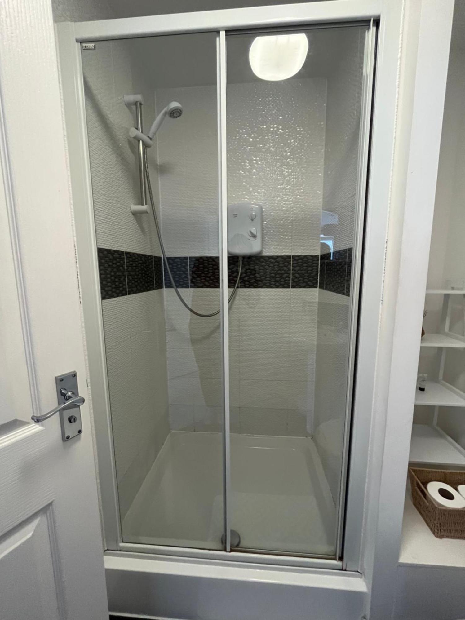 Cosy Two Bedrooms Flat Suitable For A Short Trip *