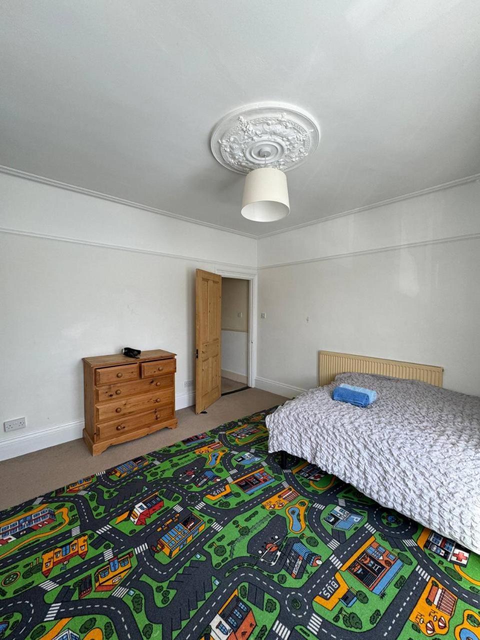 Double Room Facing Street 1St Floor