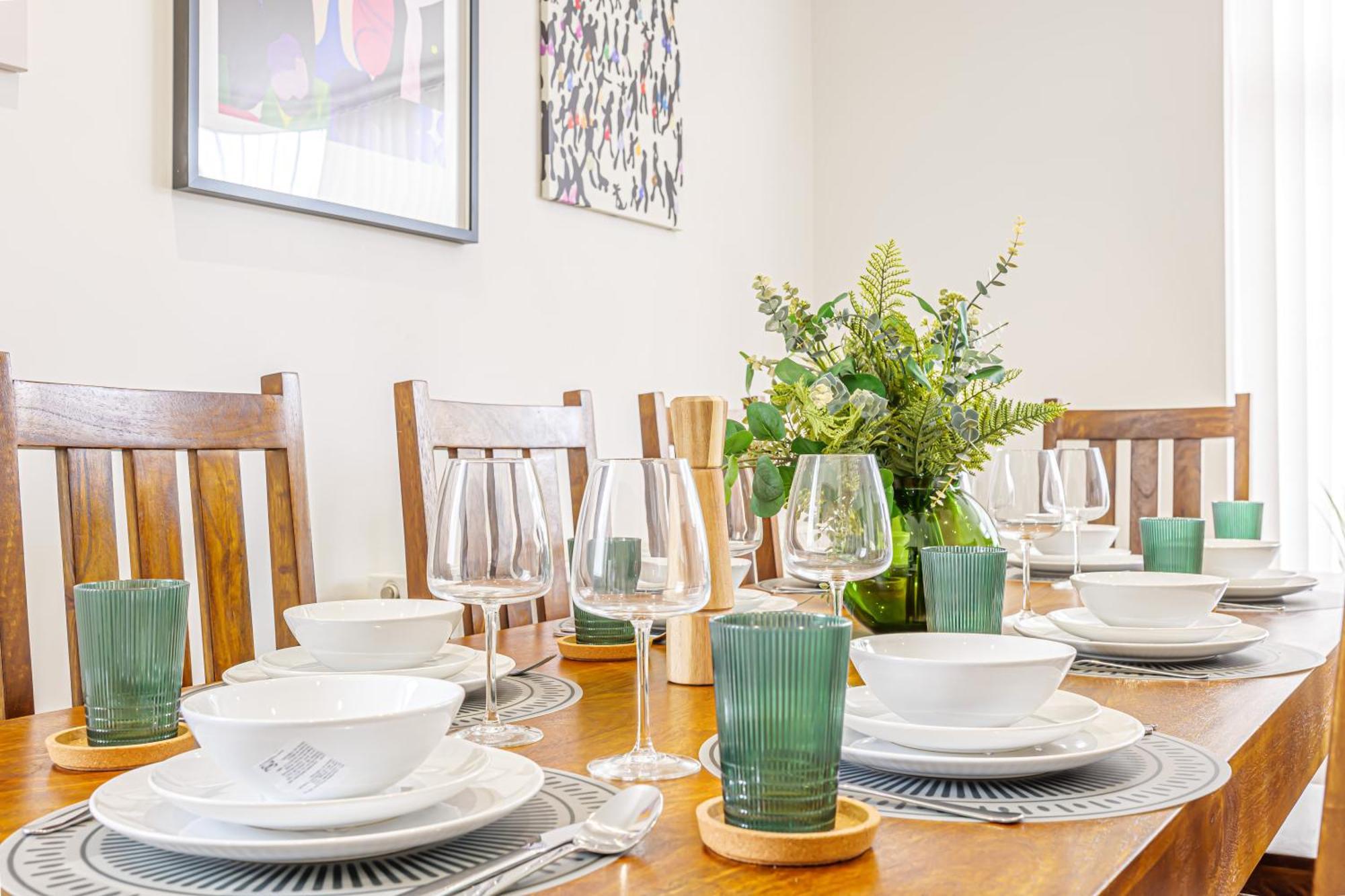 Luxury 4 Bedroom Southsea - Free Parking