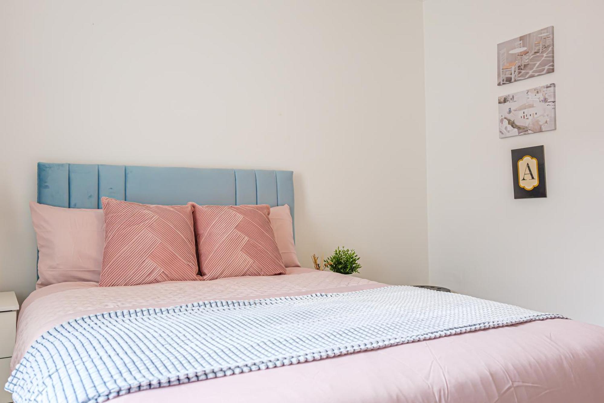 Luxury 4 Bedroom Southsea - Free Parking Apartment *