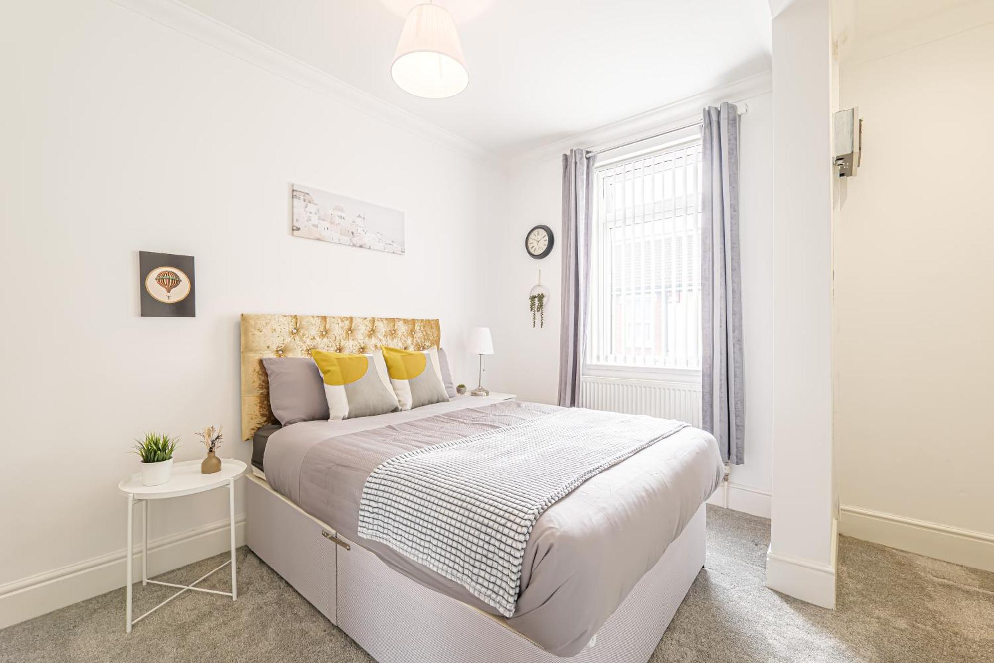 Luxury 4 Bedroom Southsea - Free Parking