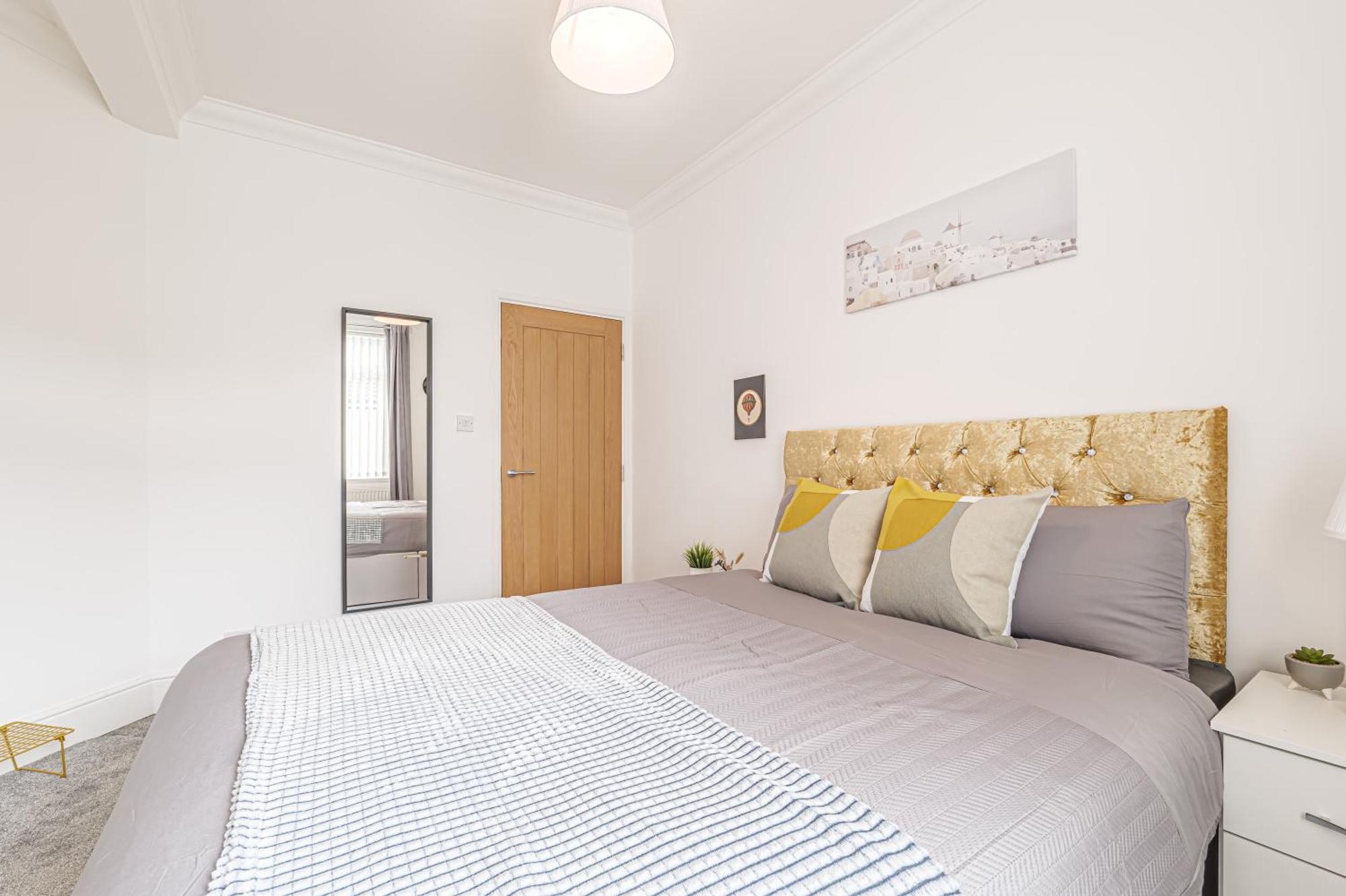 Luxury 4 Bedroom Southsea - Free Parking *