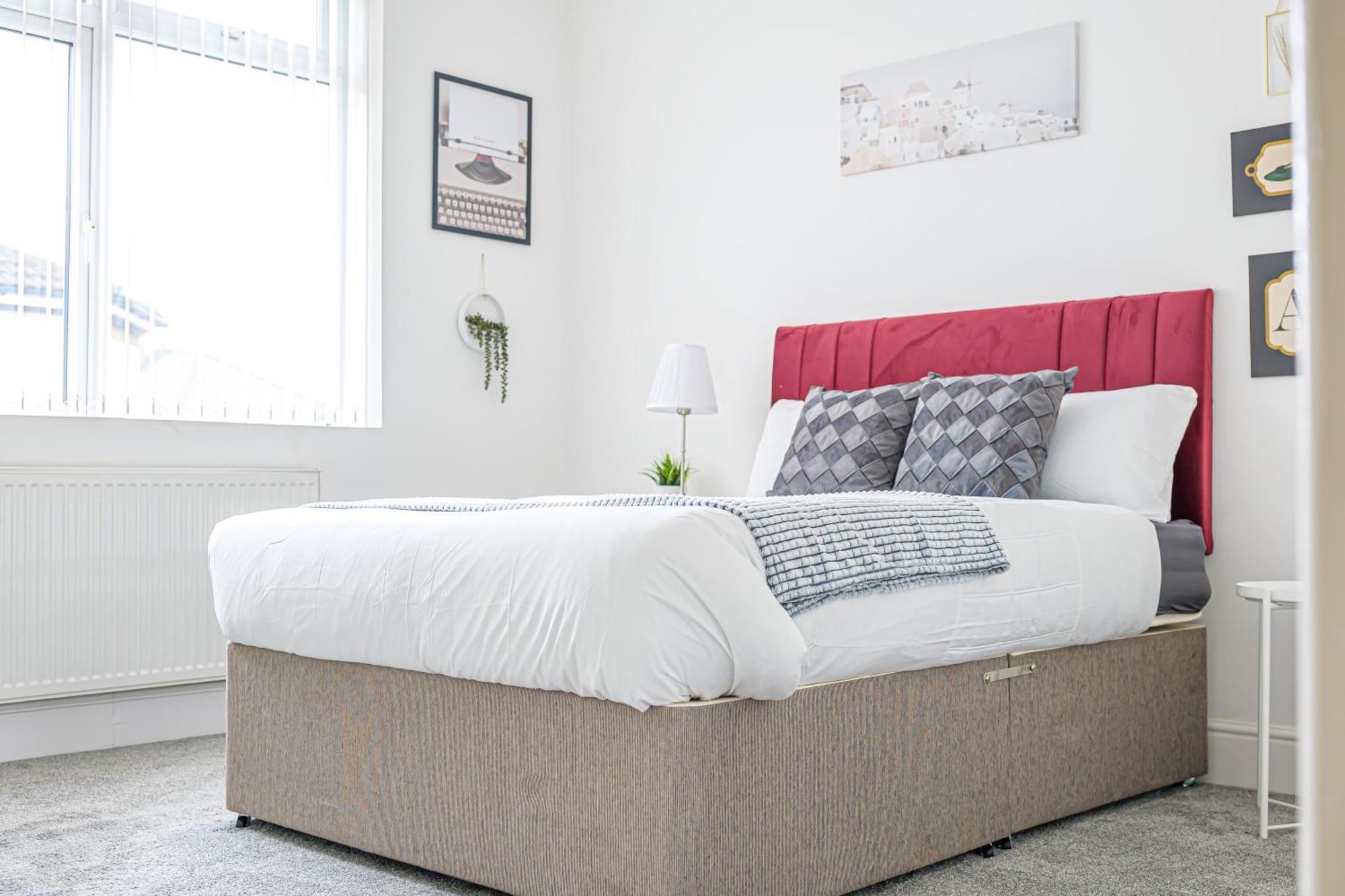 Luxury 4 Bedroom Southsea - Free Parking Apartment