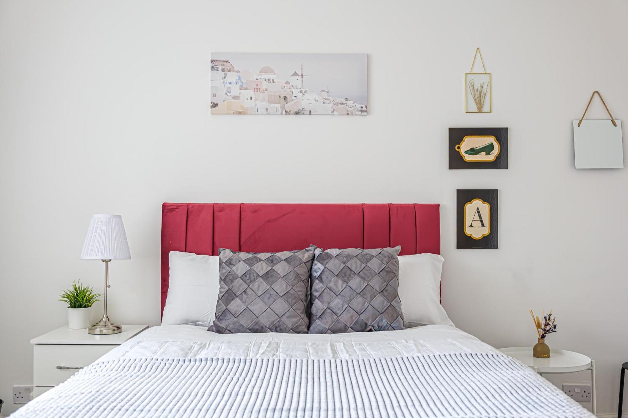 Luxury 4 Bedroom Southsea - Free Parking Apartment *