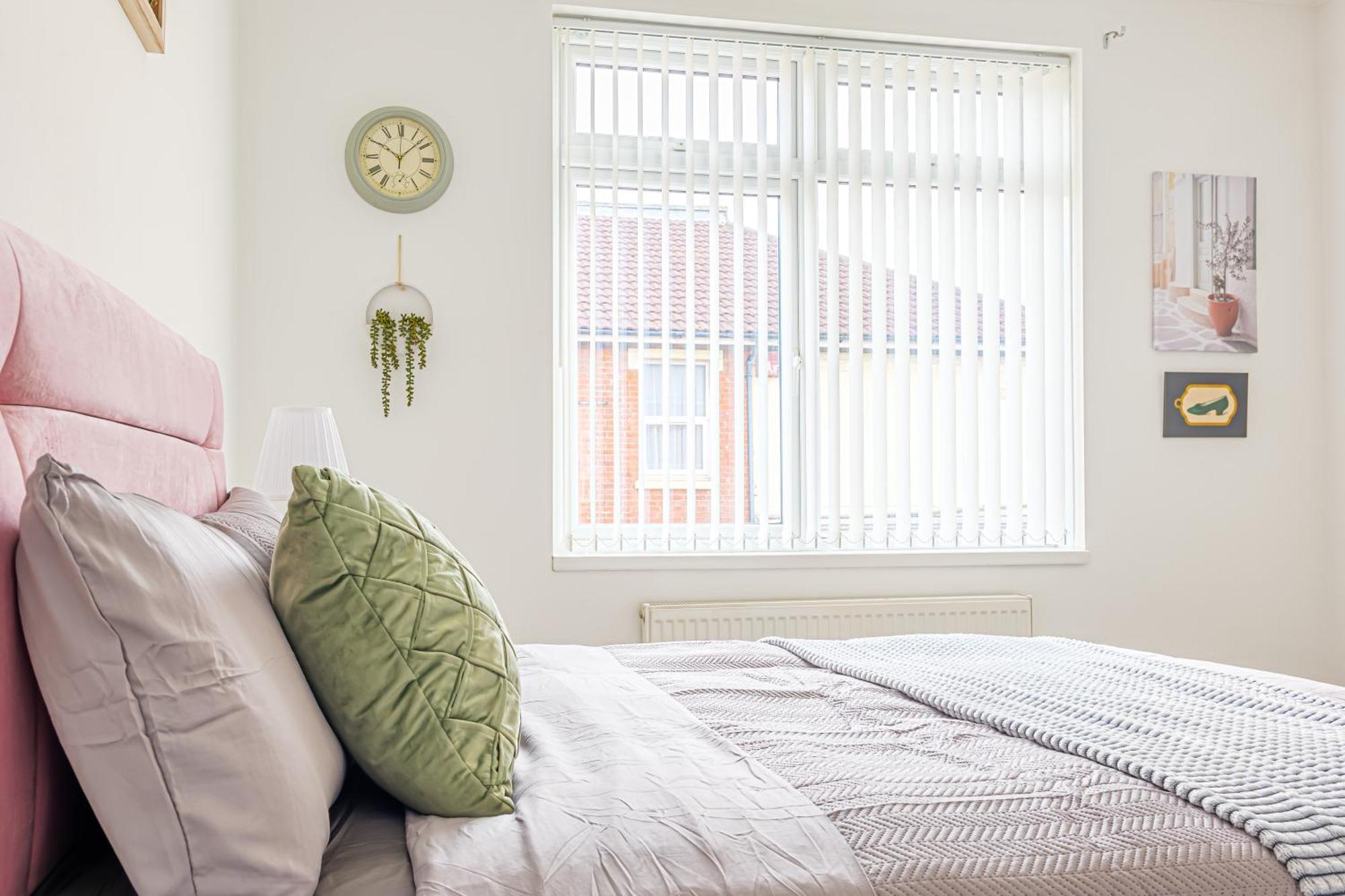 Luxury 4 Bedroom Southsea - Free Parking Apartment *