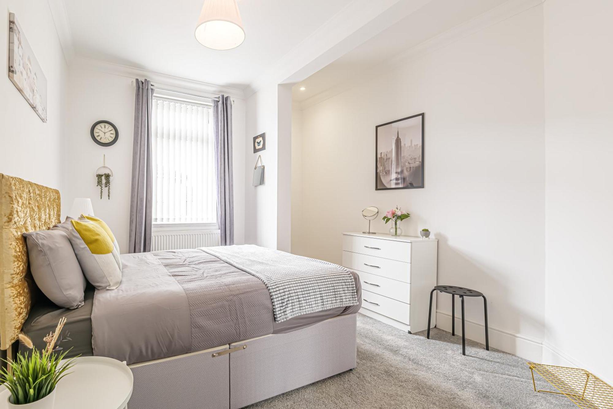 Apartment Luxury 4 Bedroom Southsea - Free Parking *