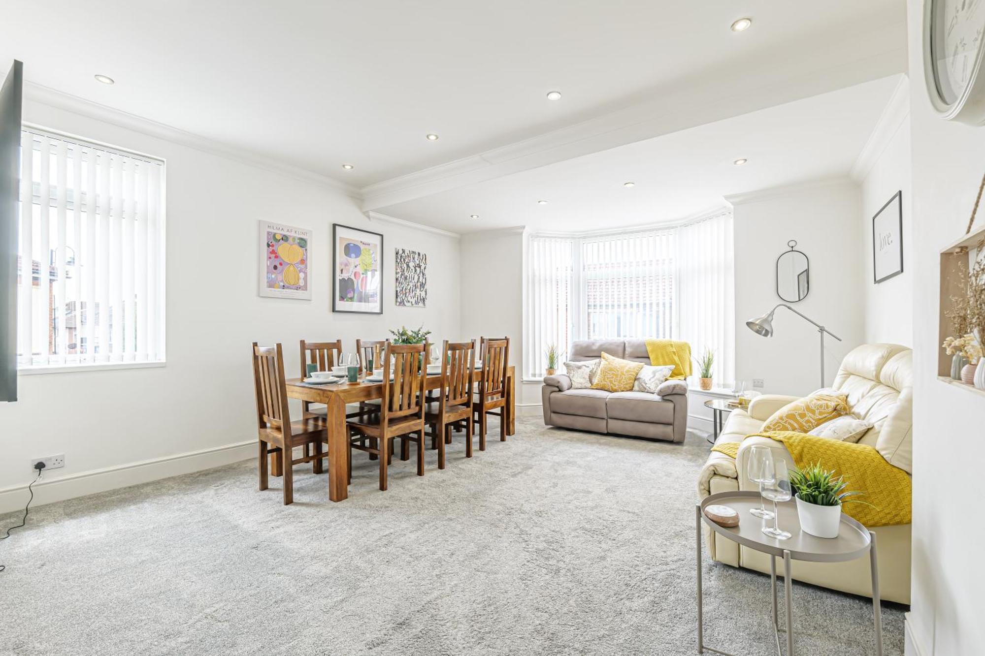 Luxury 4 Bedroom Southsea - Free Parking *