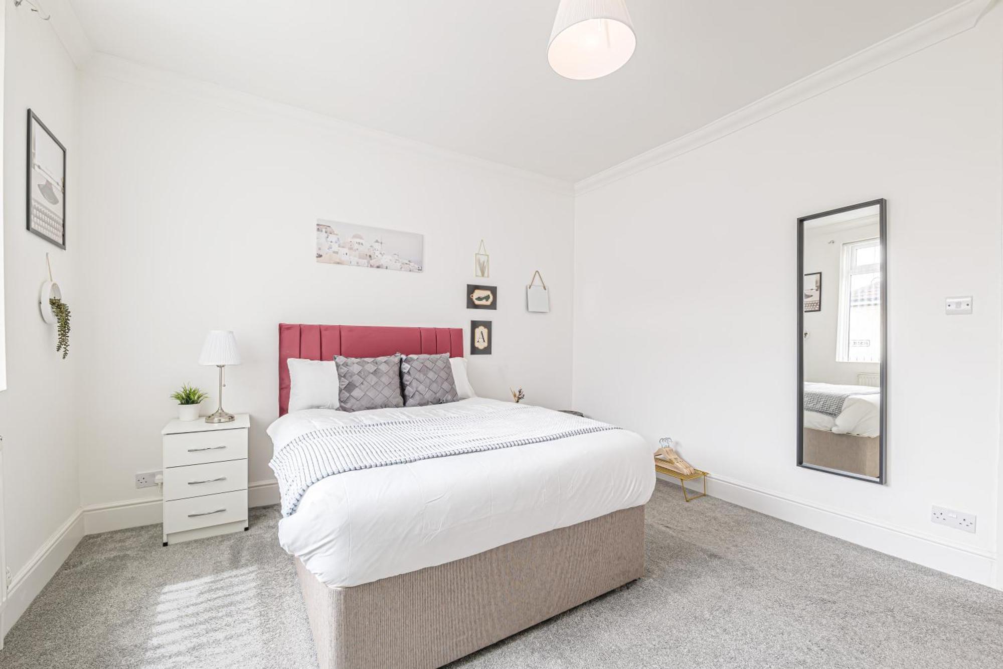 Luxury 4 Bedroom Southsea - Free Parking *