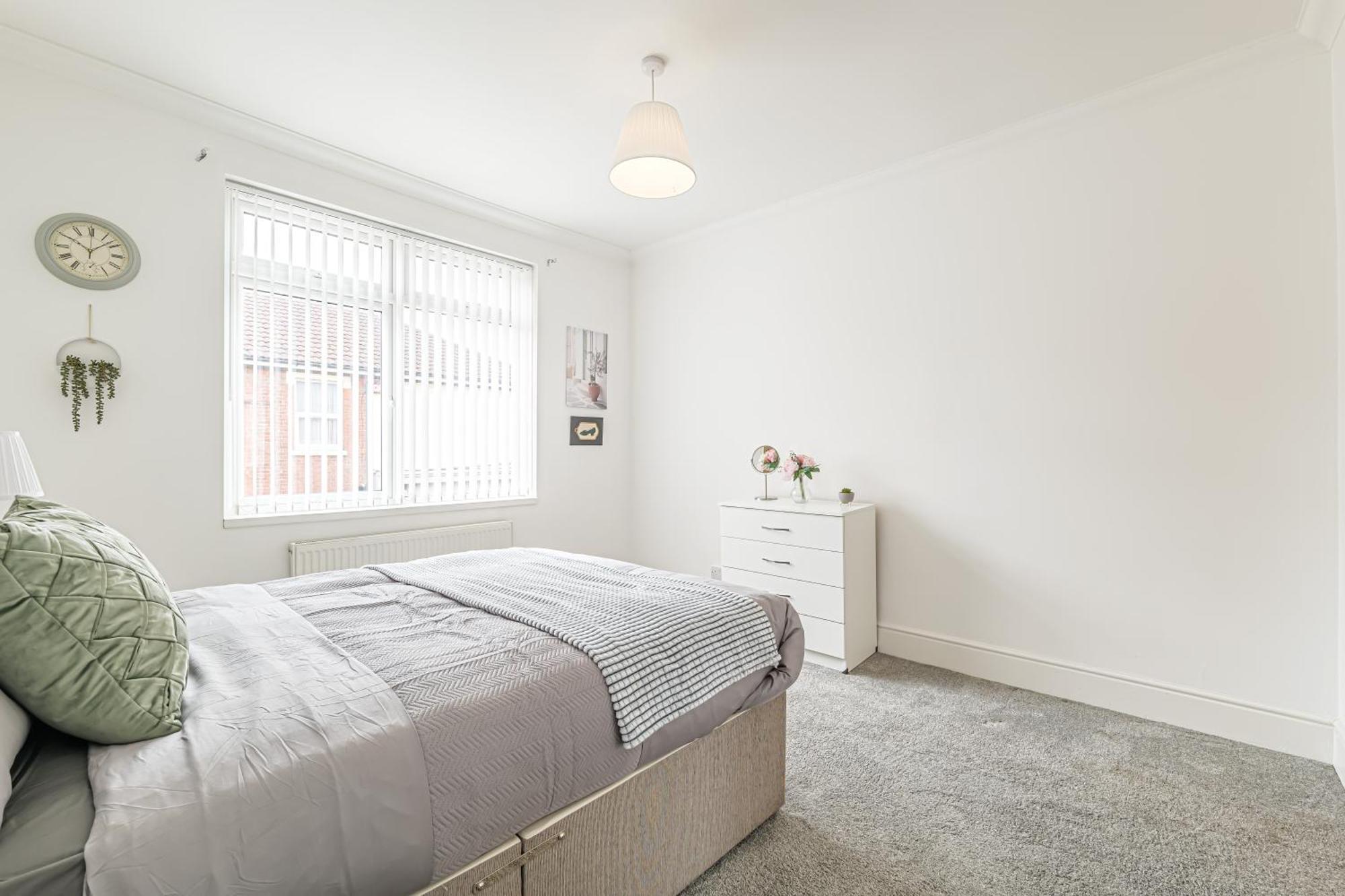 Luxury 4 Bedroom Southsea - Free Parking Apartment