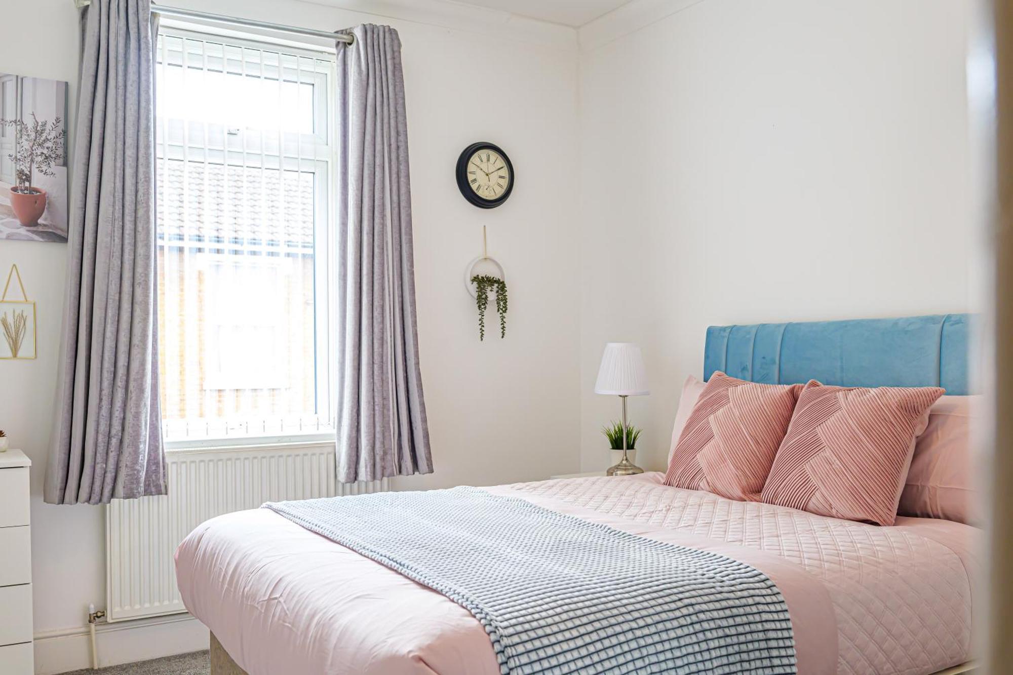 Luxury 4 Bedroom Southsea - Free Parking Apartment *