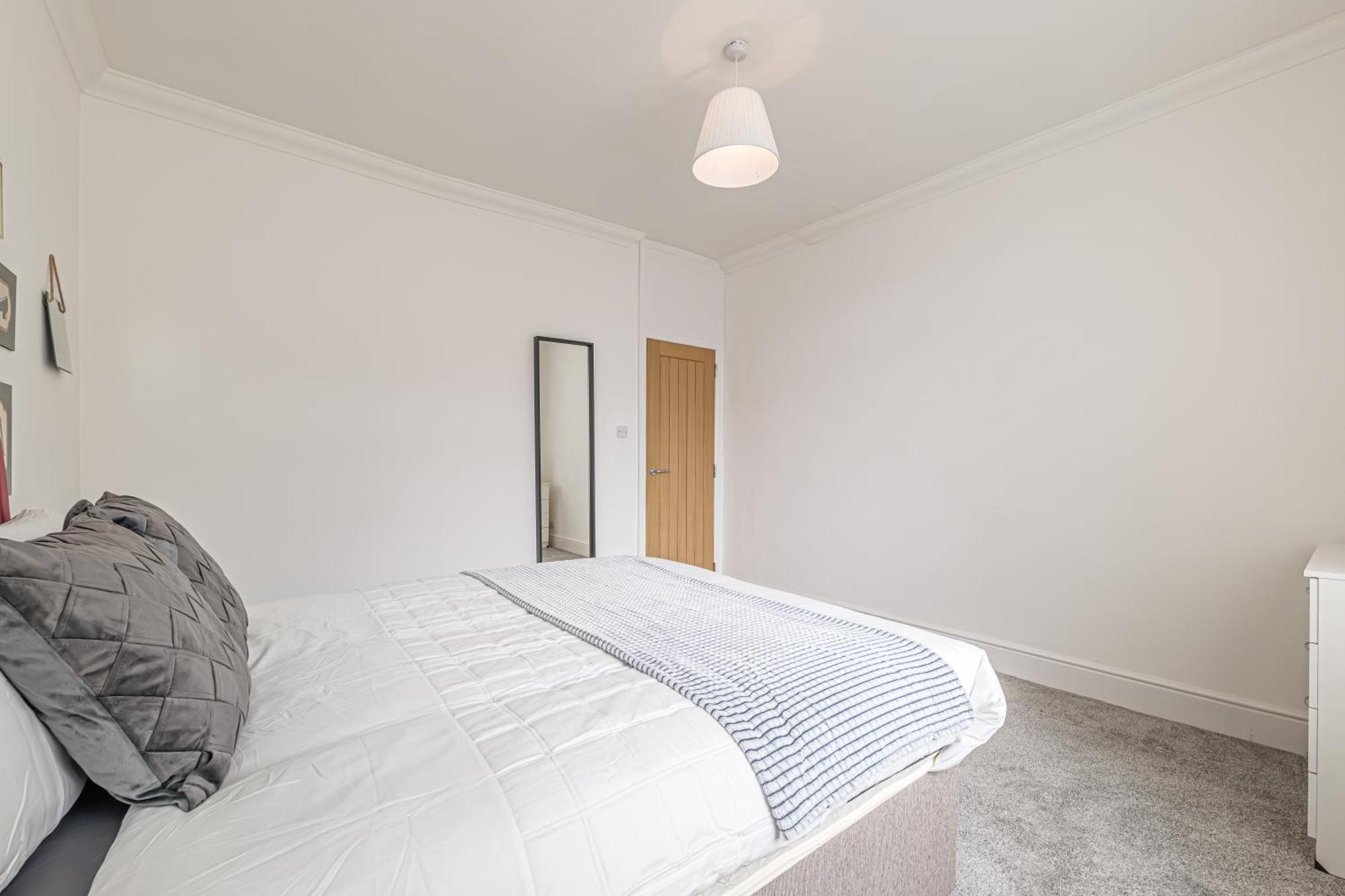 Luxury 4 Bedroom Southsea - Free Parking