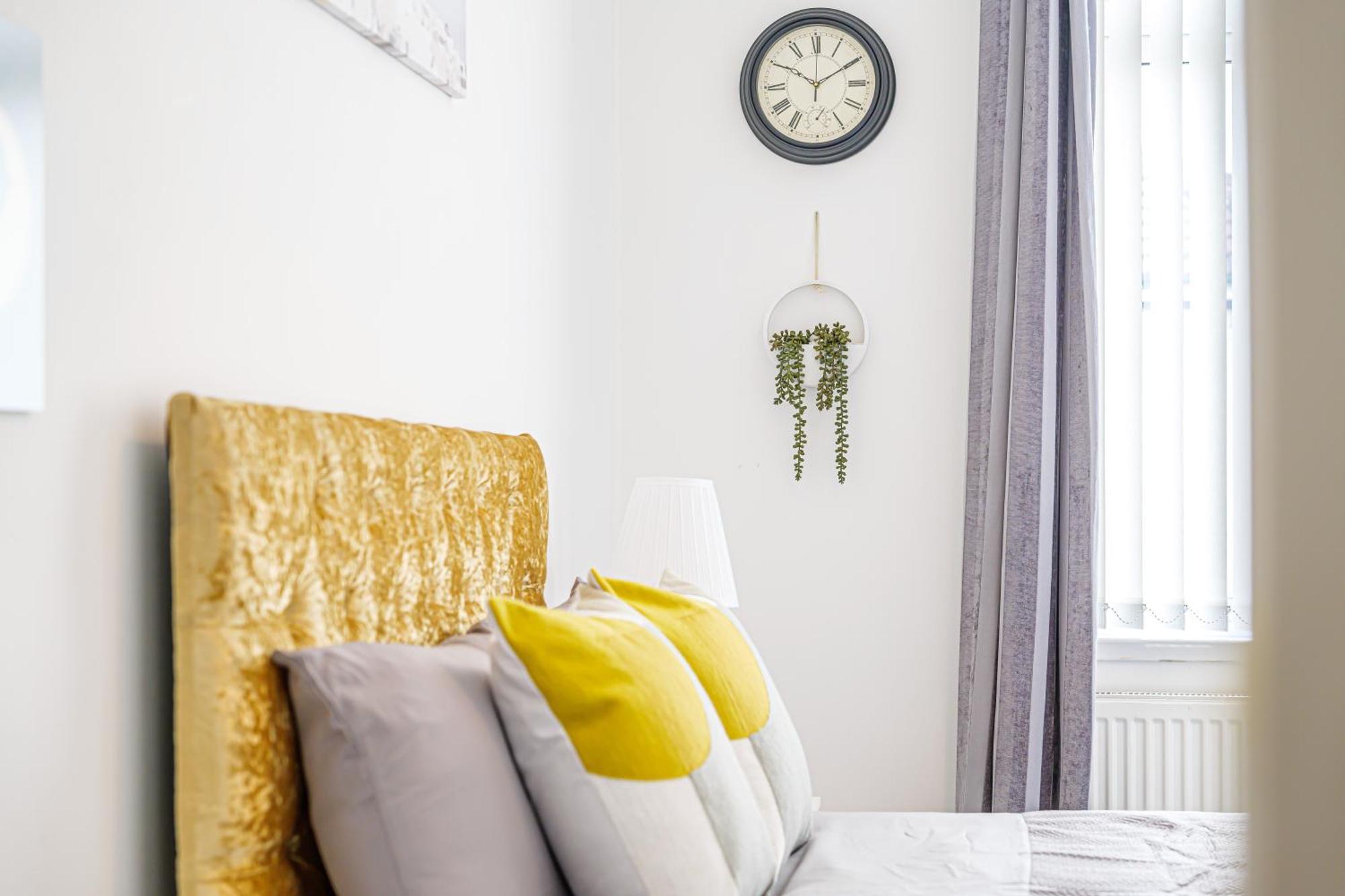 Luxury 4 Bedroom Southsea - Free Parking Apartment