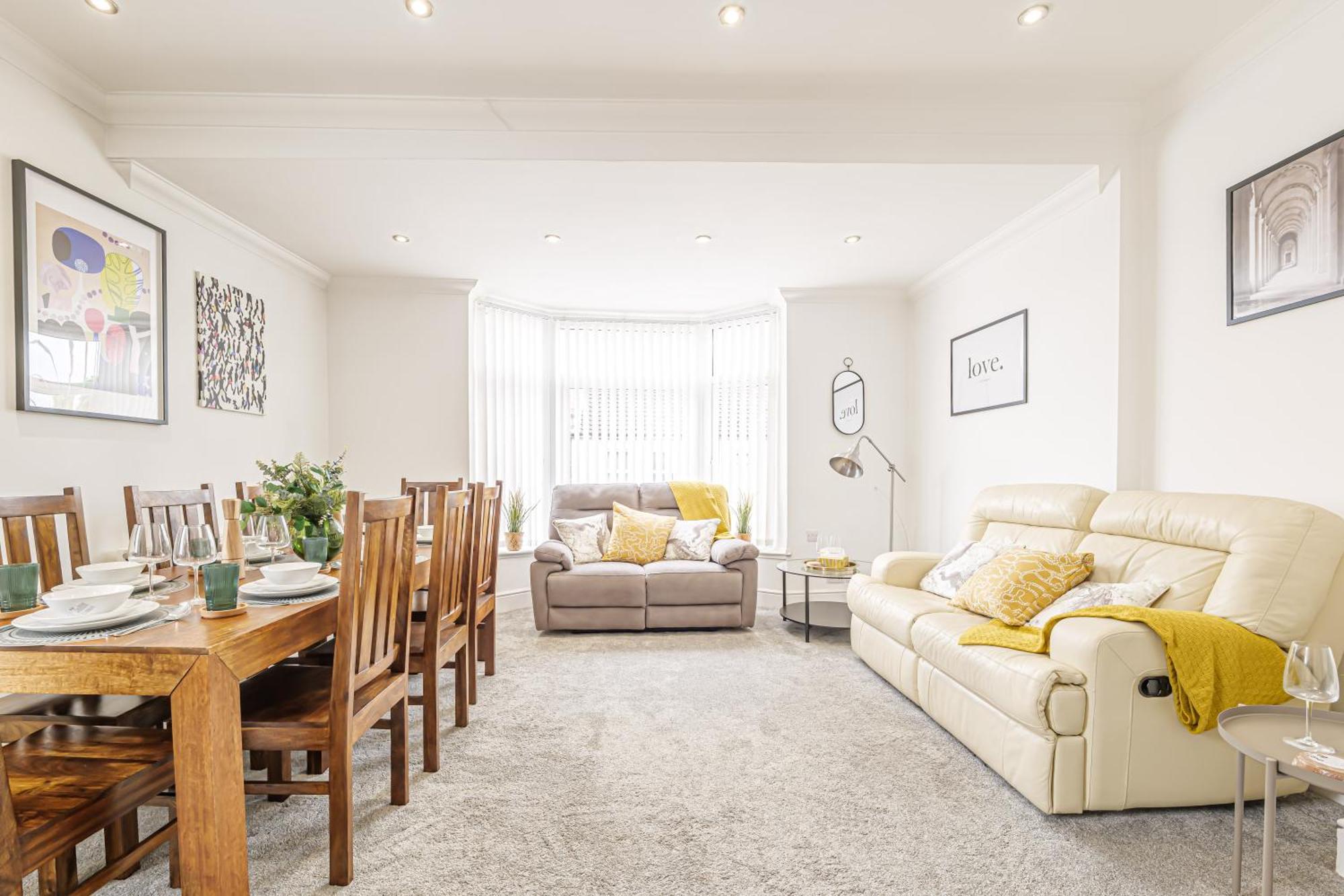Luxury 4 Bedroom Southsea - Free Parking Apartment