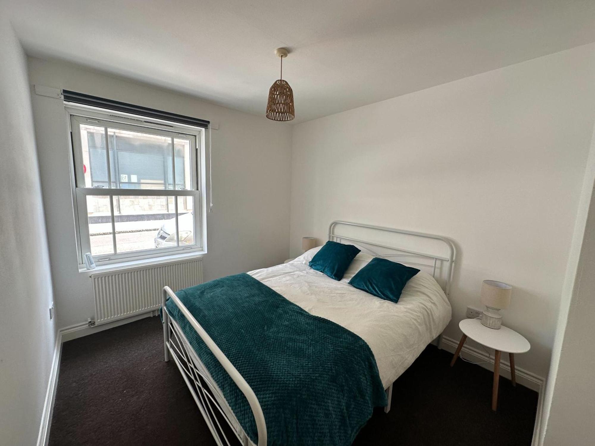 Seaside Serenity Modern 2-bed Flat In Southsea Apartment