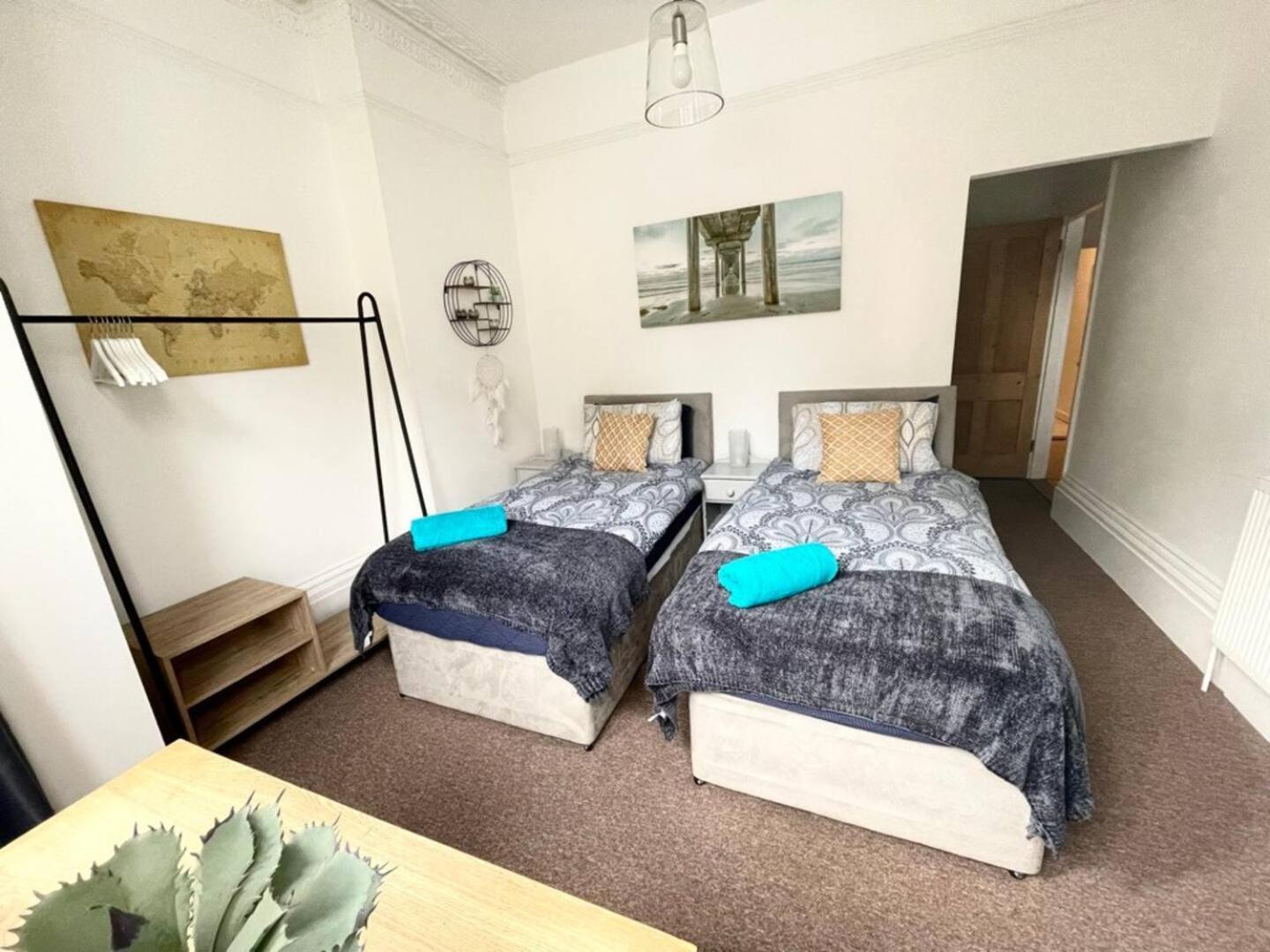Family Friendly Flat Just Minutes From The Beach! Apartment