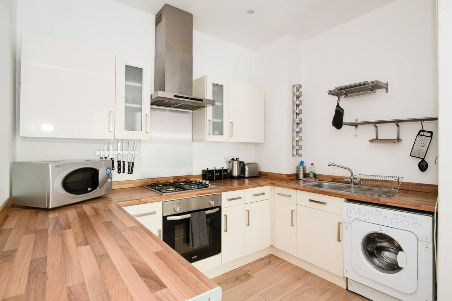 Family Friendly Flat Just Minutes From The Beach! Apartment Portsmouth