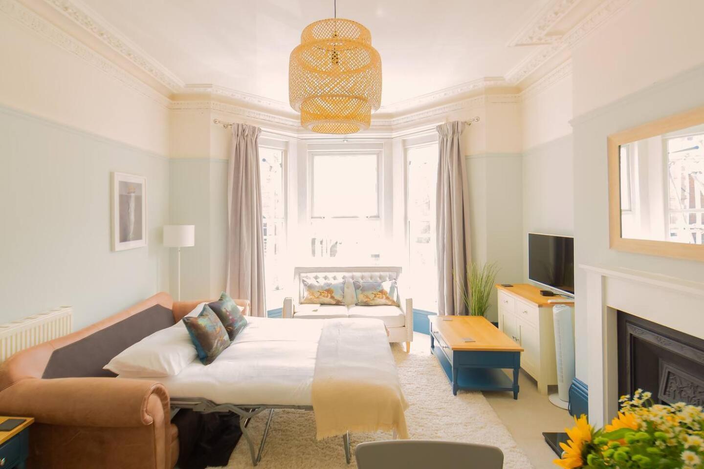 Shore Apartment *