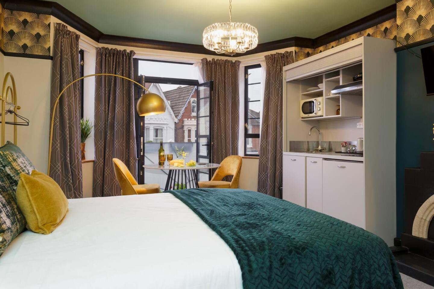 Ferryman By Places To Be Apartment *