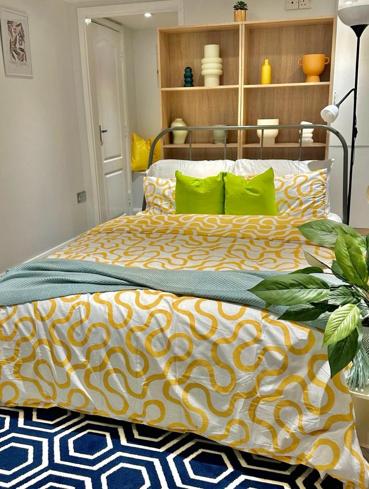 Apartment Centrally Located, Sleeps 4, 1 Bedroom In