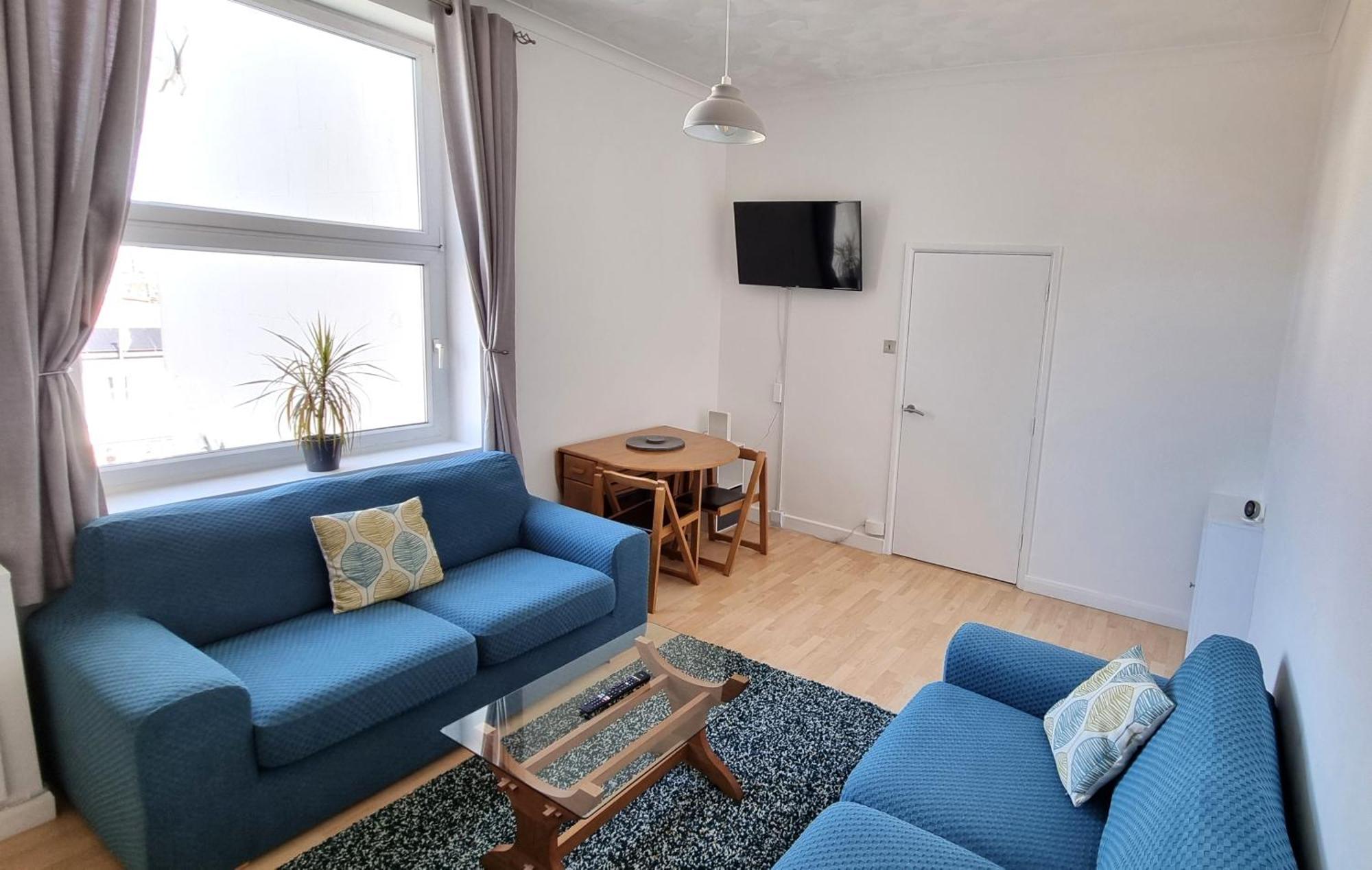 Southsea Escape - Coastal - 2 Double Bedrooms Apartment *