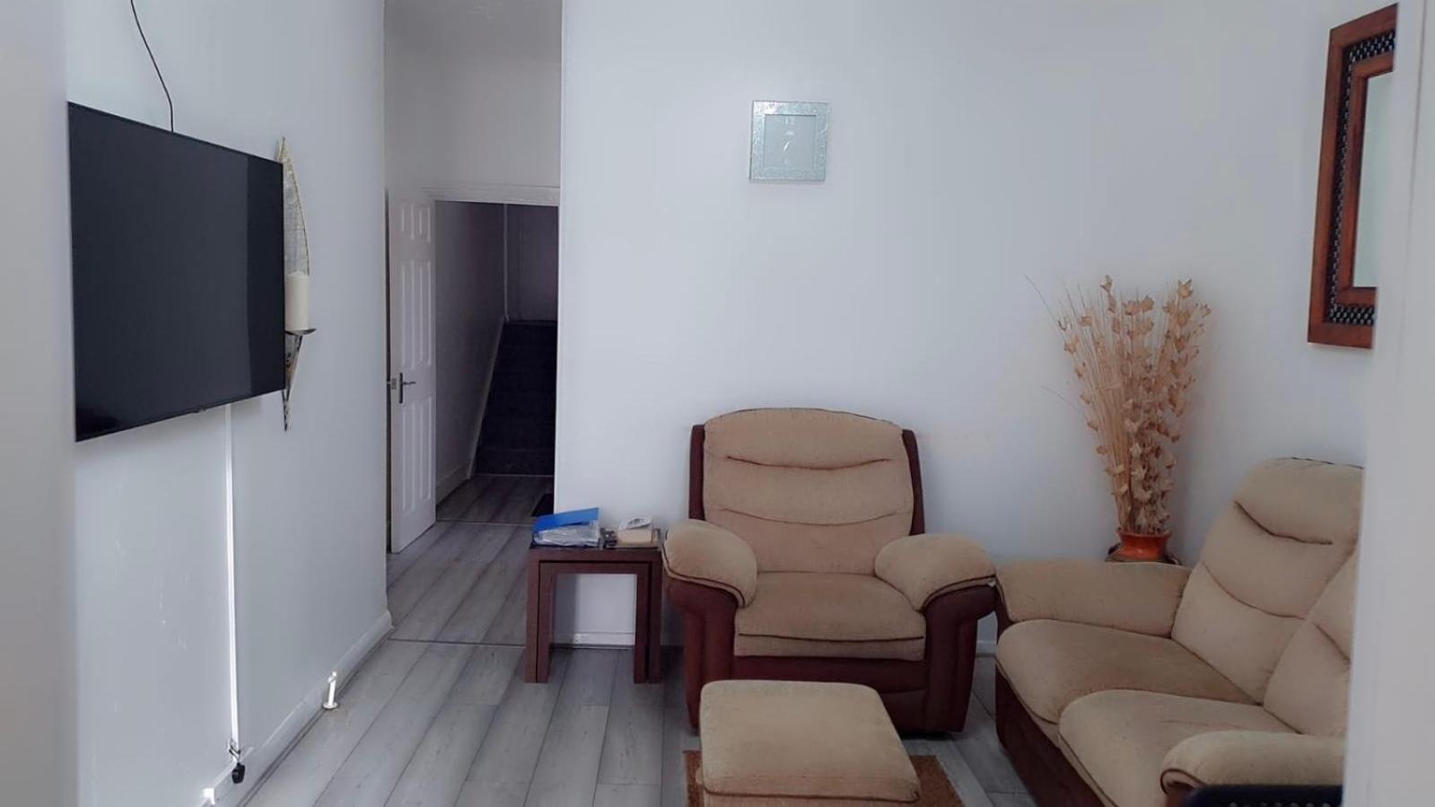 Apartment 2 Bed 1st Floor Apartment-own Entrance & Parking Portsmouth