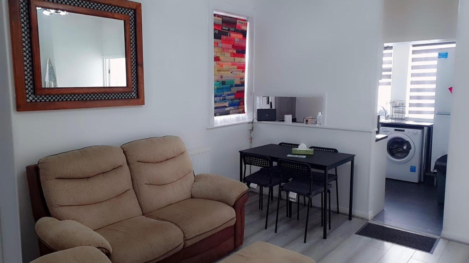 2 Bed 1st Floor Apartment-own Entrance & Parking Apartment