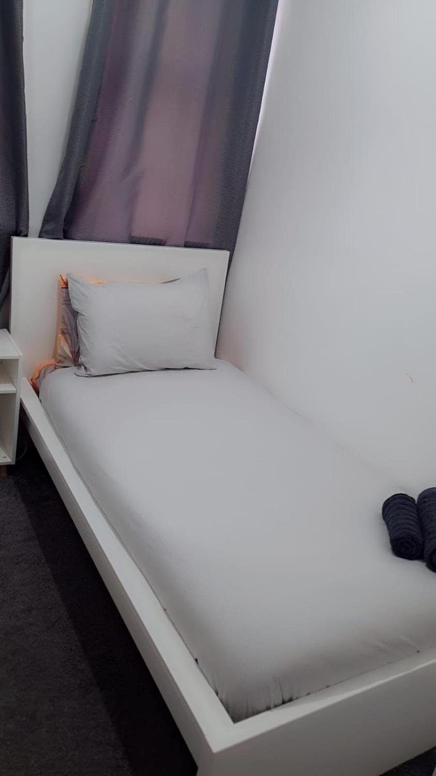 2 Bed 1st Floor Apartment-own Entrance & Parking Apartment Portsmouth