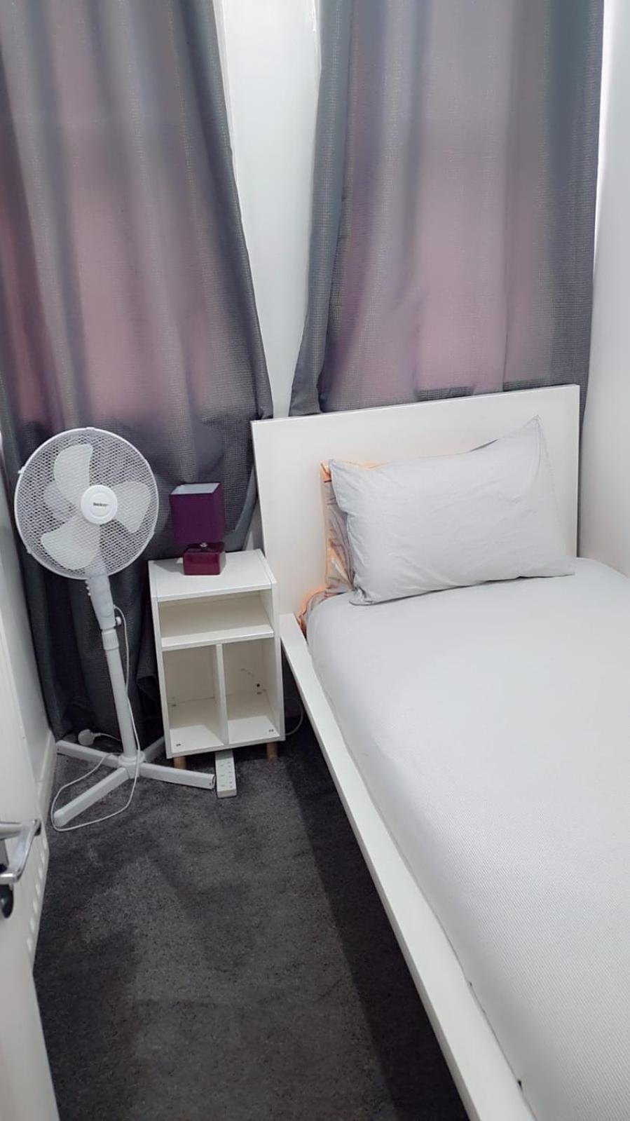 2 Bed 1st Floor Apartment-own Entrance & Parking *