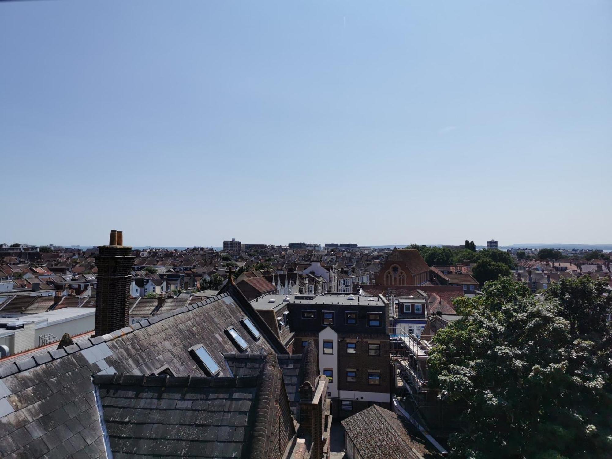 Spacious 4-bedroom Penthouse Sleeps 8 - Great View And Free Parking Apartment *