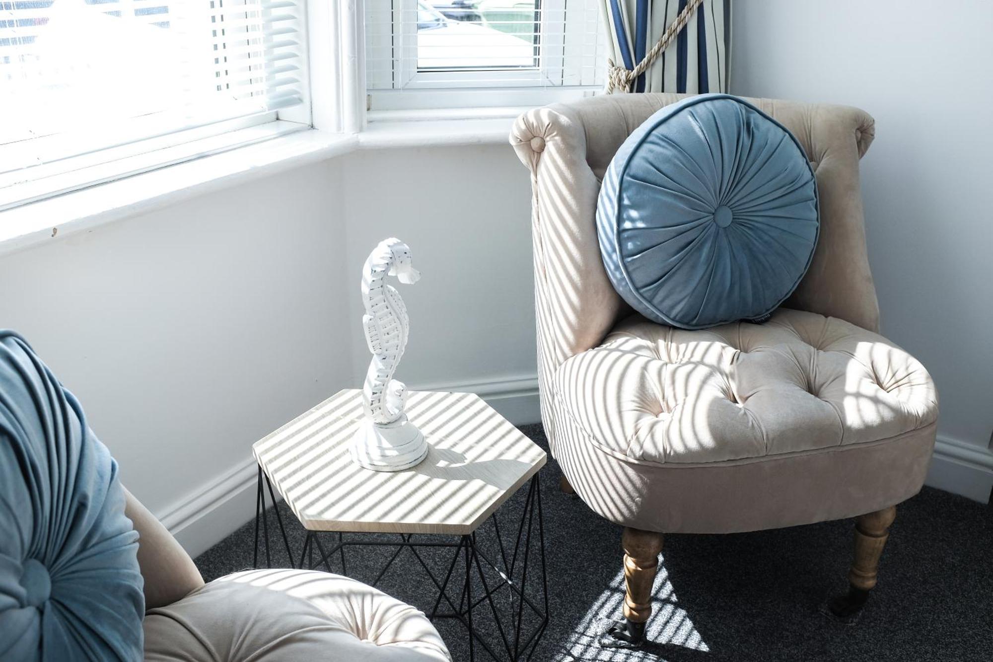 *newly Refurbished *central Apartment