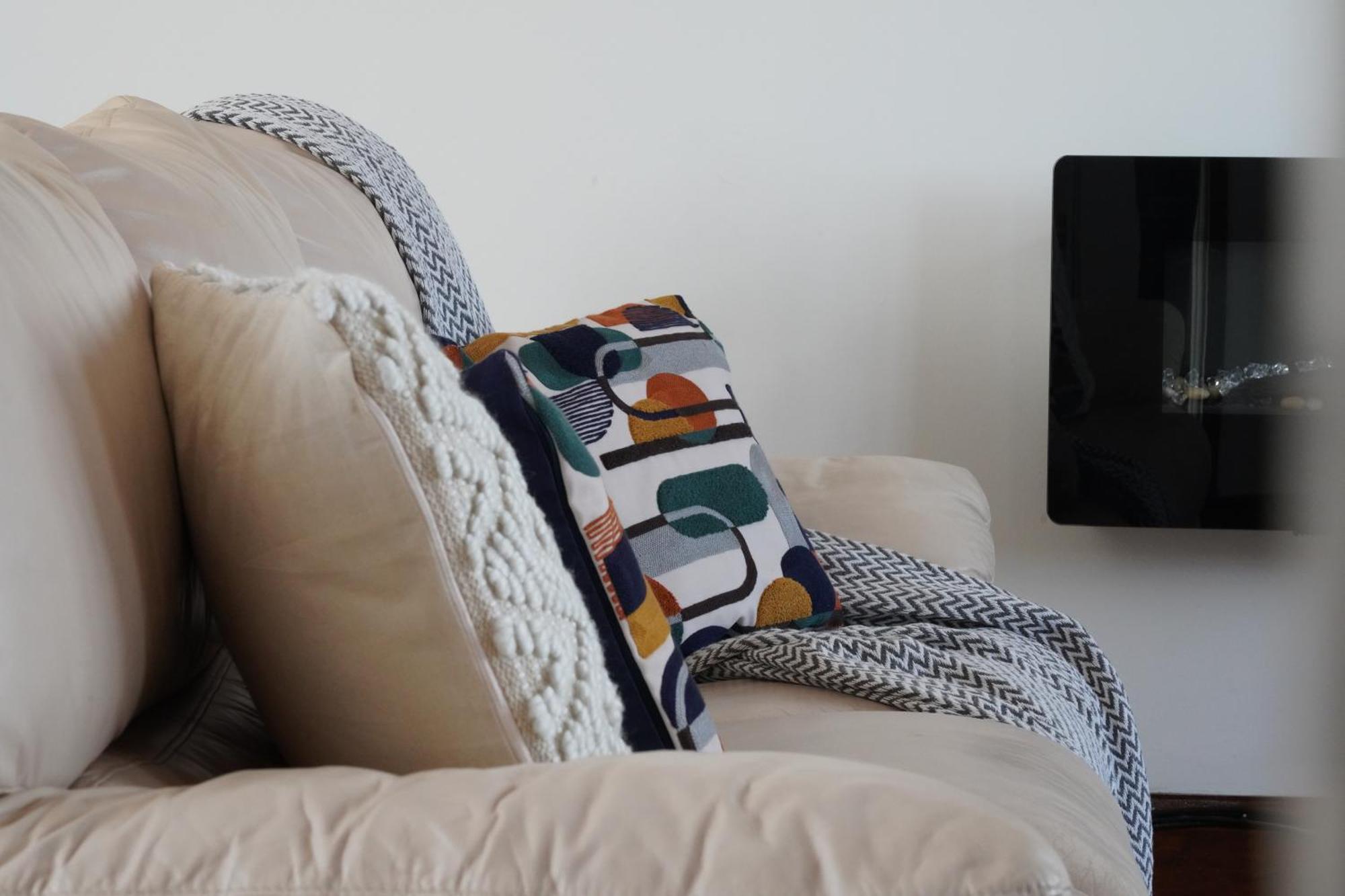 Spacious 4-bedroom Penthouse Sleeps 8 - Great View And Free Parking Apartment