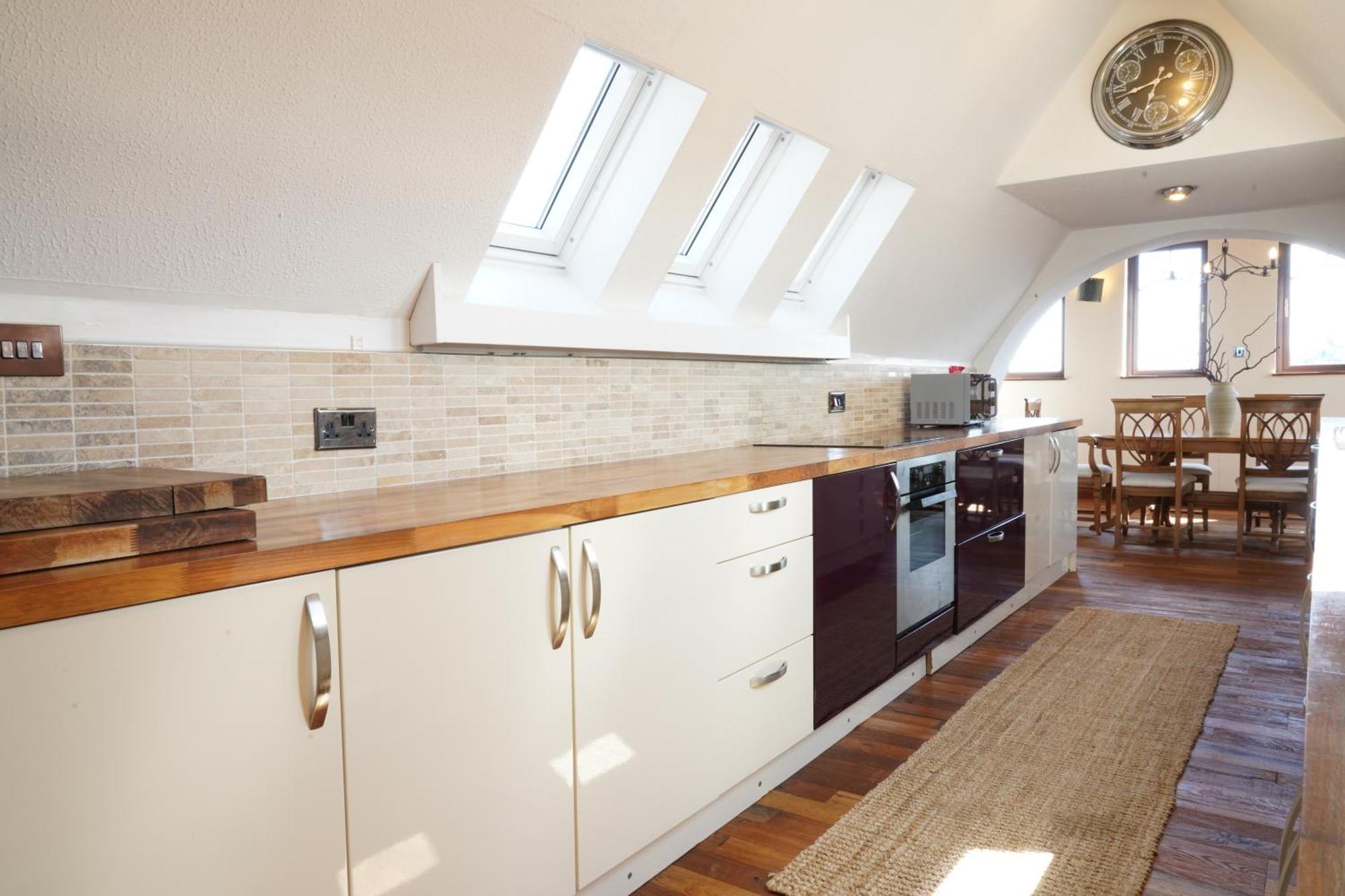 Spacious 4-bedroom Penthouse Sleeps 8 - Great View And Free Parking * Portsmouth