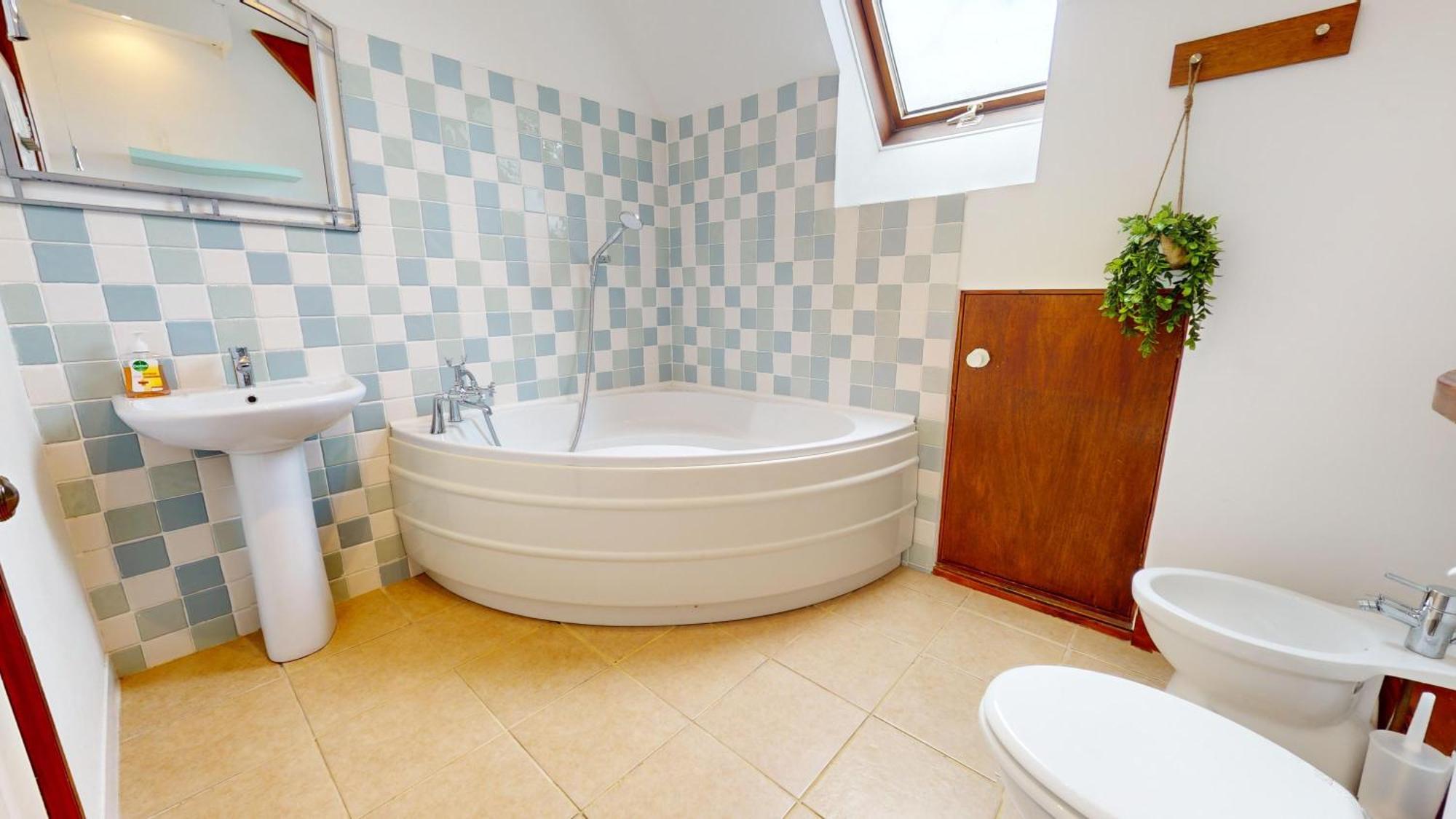 Apartment Spacious 4-bedroom Penthouse Sleeps 8 - Great View And Free Parking *