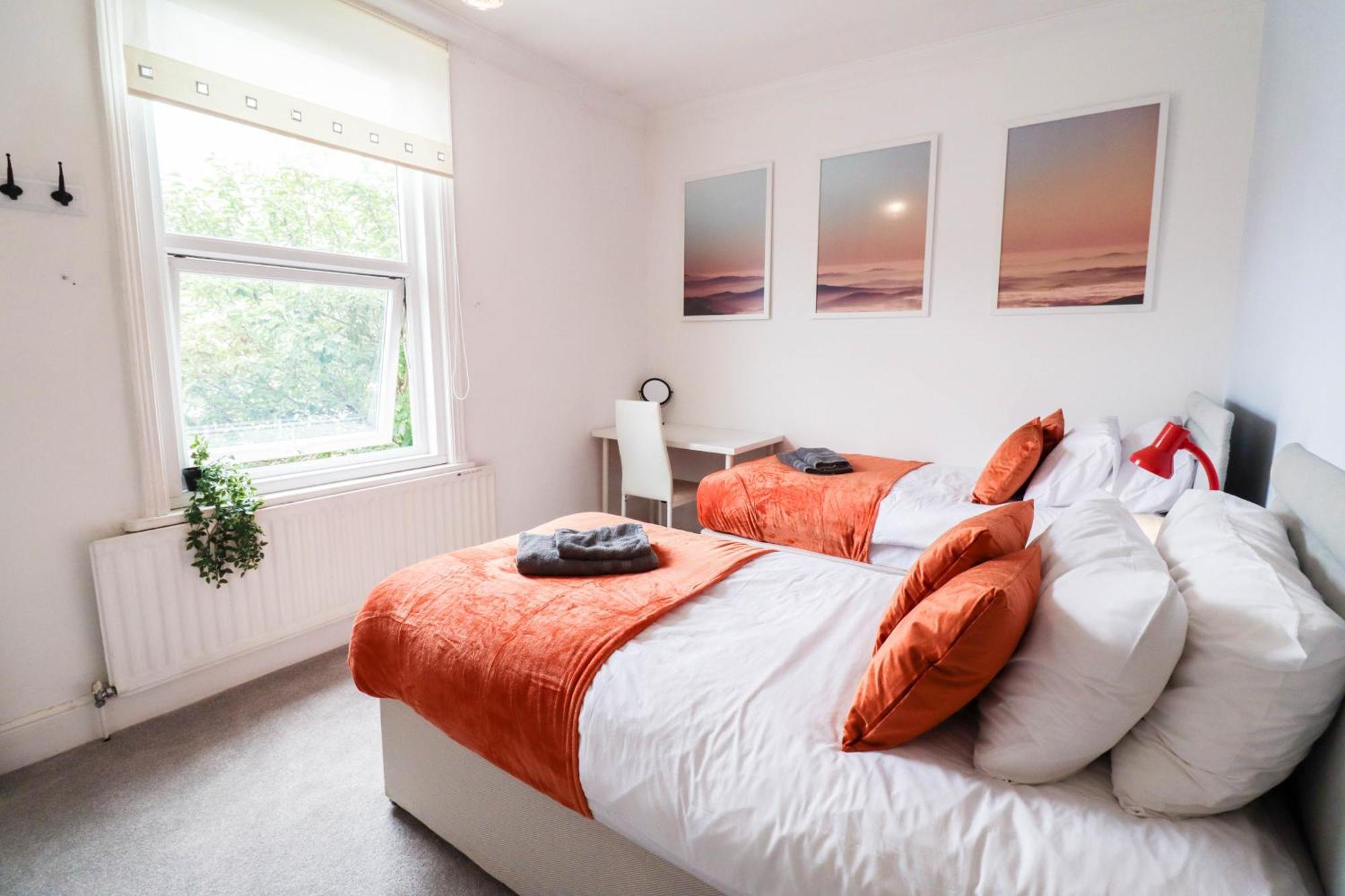 Recently Redecorated 4-bedroom With Free Wifi Apartment Portsmouth